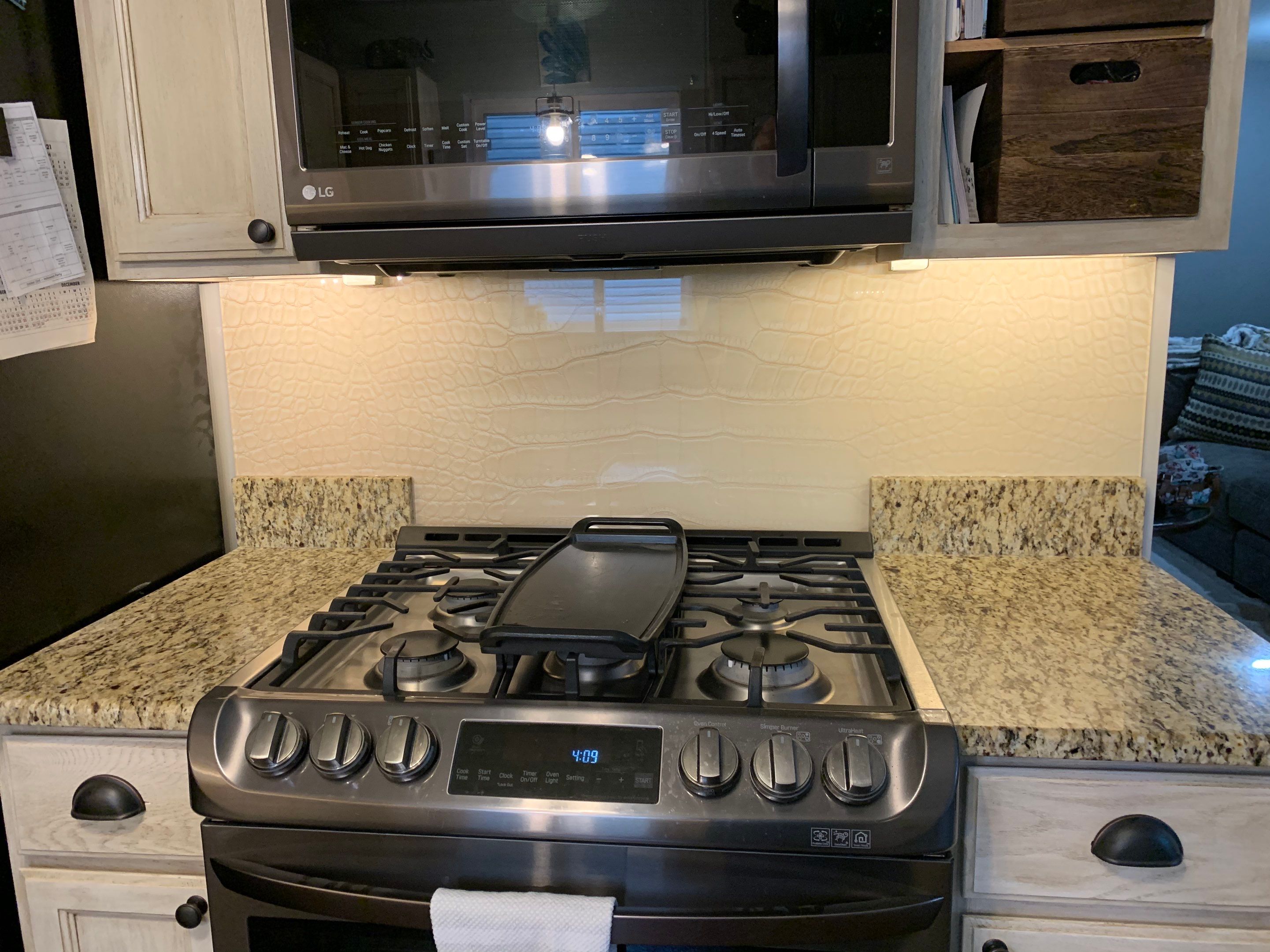 Kitchen Remodel using Rockin Croc Latte IMAGIO Solid Glass Backsplash by IMAGIO