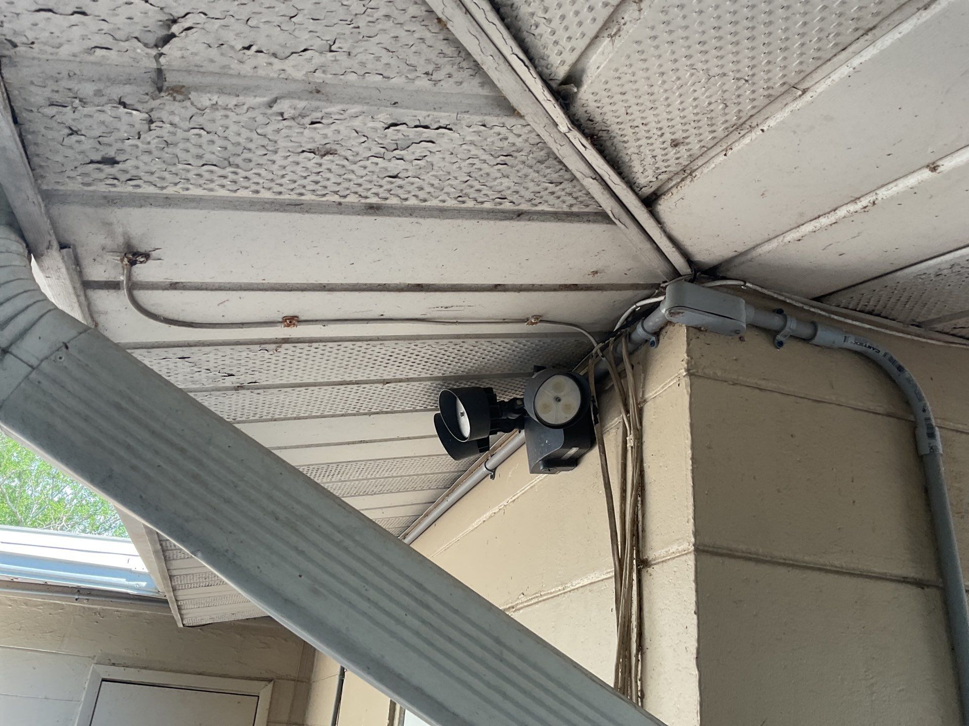 Soffit and Fascia Replacement in Fort Myers FL by Gutter Professors