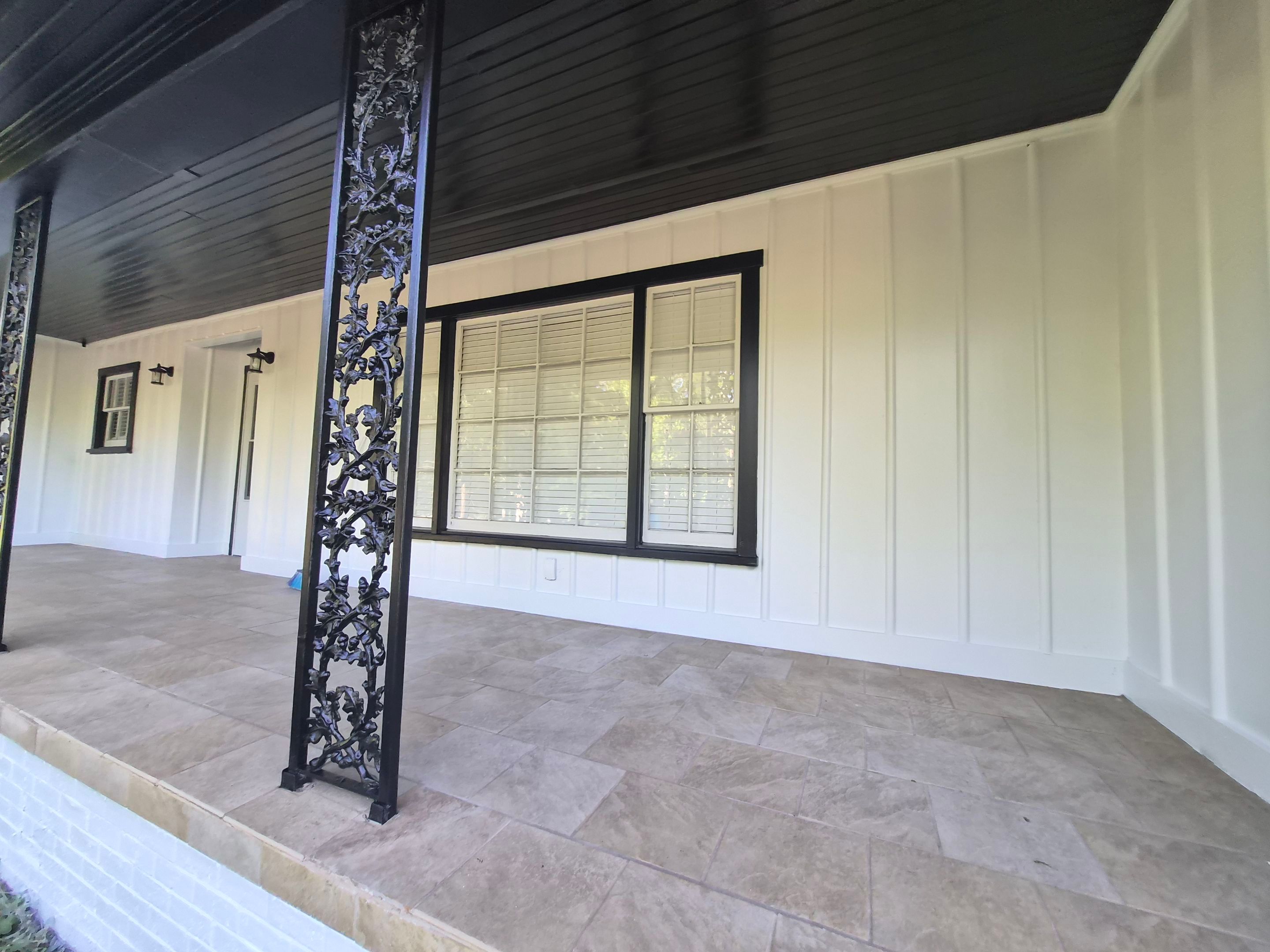 From Gray to Modern White: Exterior Repaint in Tyler, TX by Quality Coats Painting