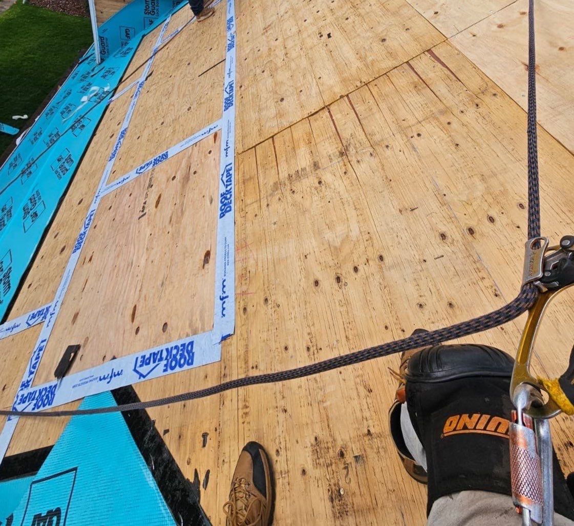 Gorgeous newly shingled home gets the DiGiorgi touch! by DiGiorgi Roofing and Siding Inc