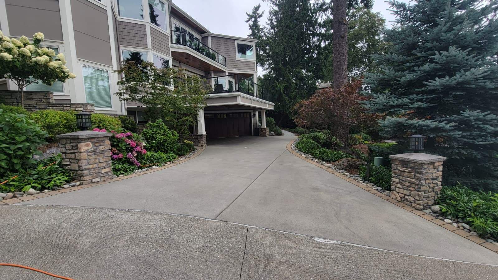 Coastal Grandeur Driveway and Patio in Big Sur Vuba Stone by Concrete Coating Experts Inc.