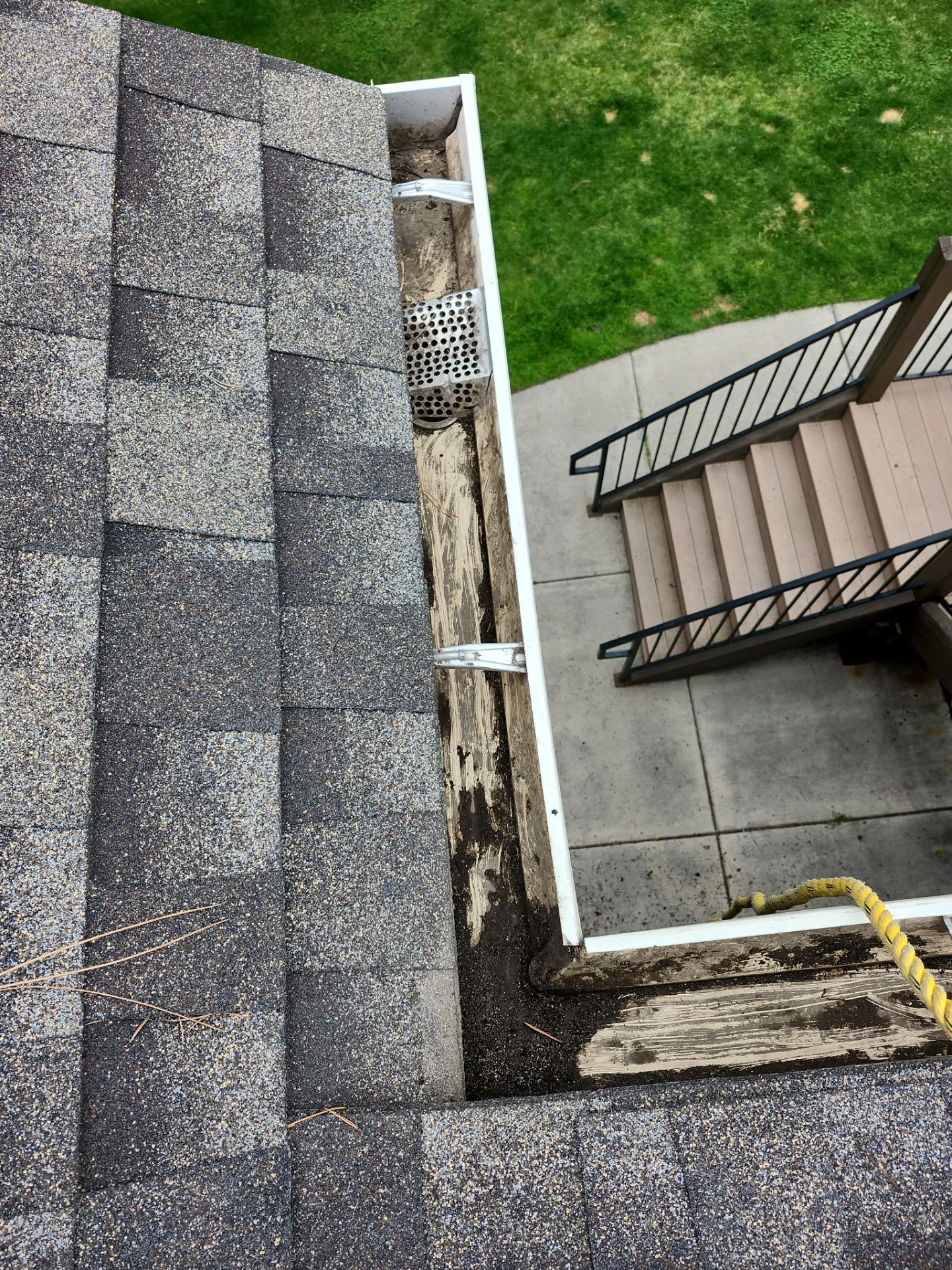 Commercial gutter cleaning Georgia after photo with clean gutters
