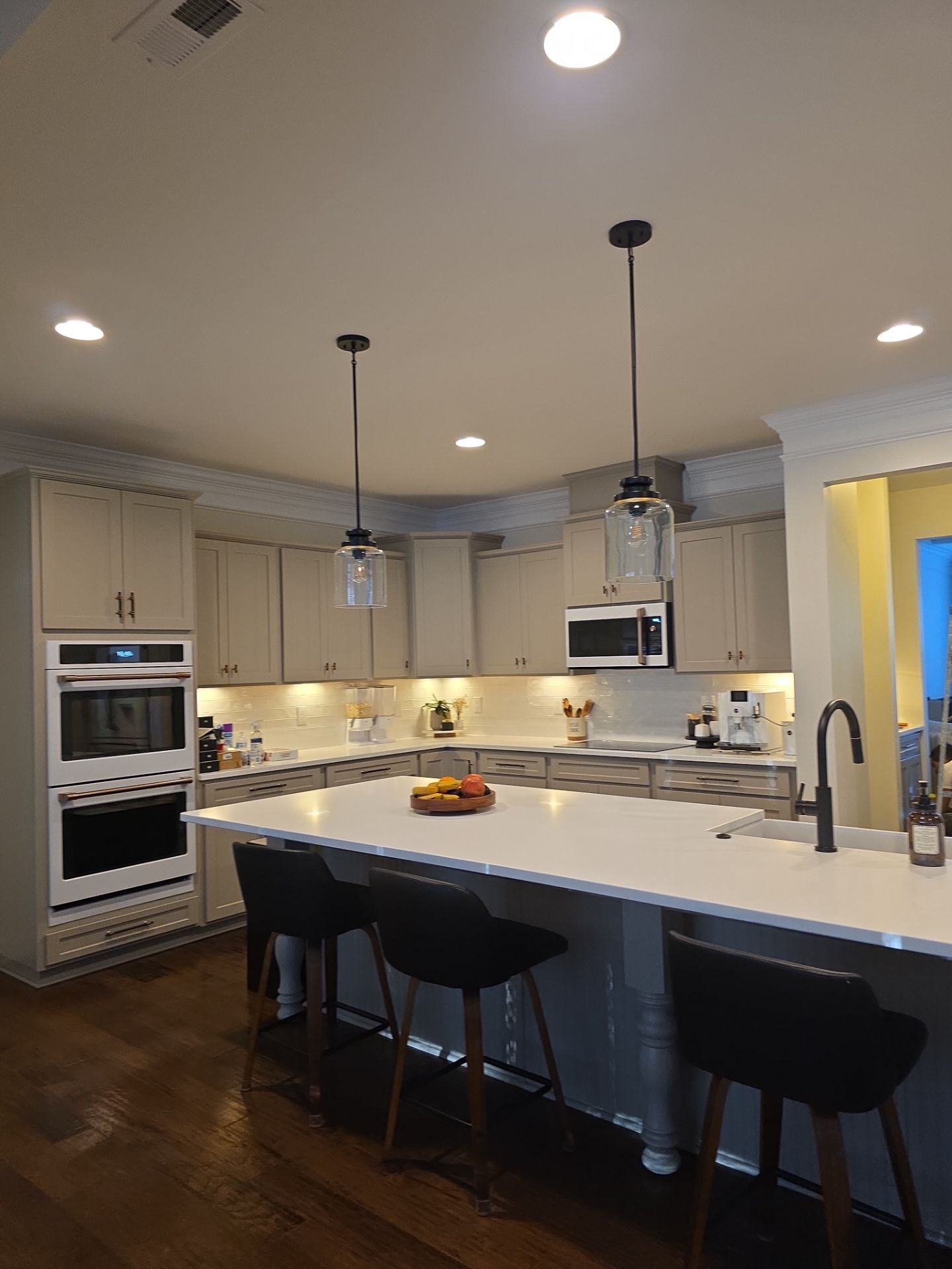 From Dated to Dazzling: A Bright Kitchen Transformation in Holly Springs by Elite Remodeling and Design LLC