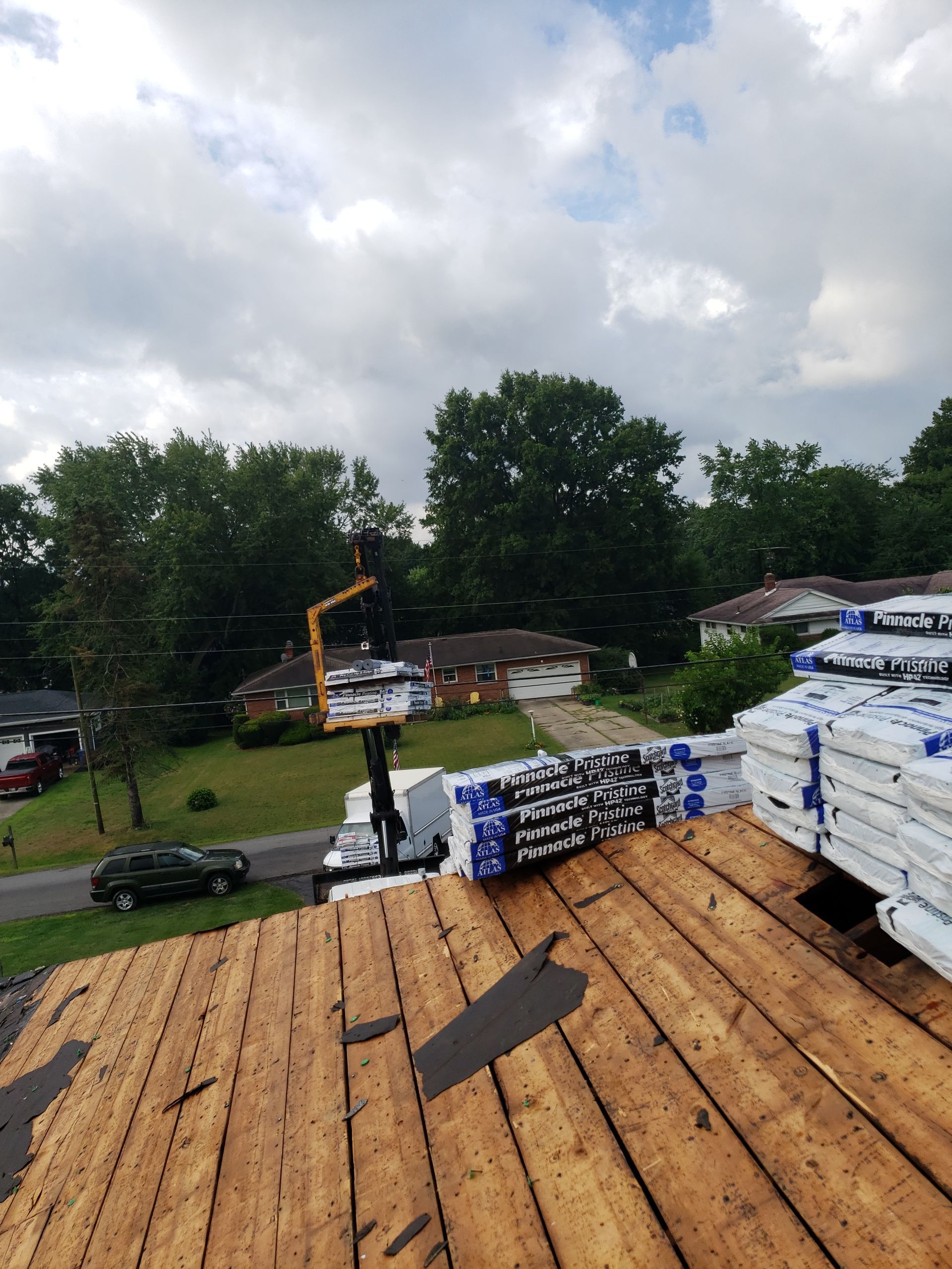 ATLAS PINNACLE COLOR: PRISTINE SCOTCHGARD BLACK SHADOW DRIP EDGE: WHITE by Eagle Eye Roofing