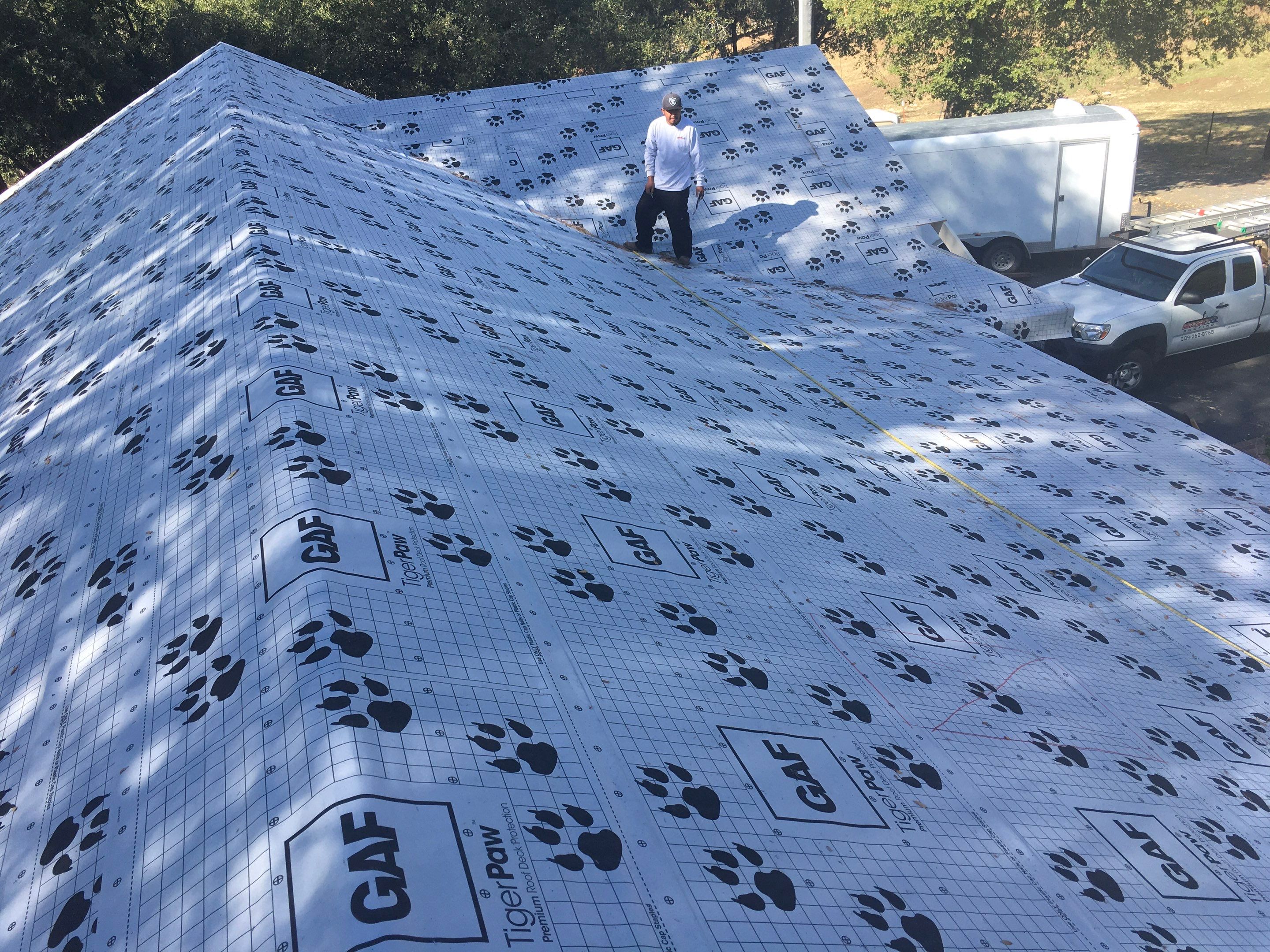 Metal roofing installation using Standing seam metal roofing system by Straight Edge Roofing Inc