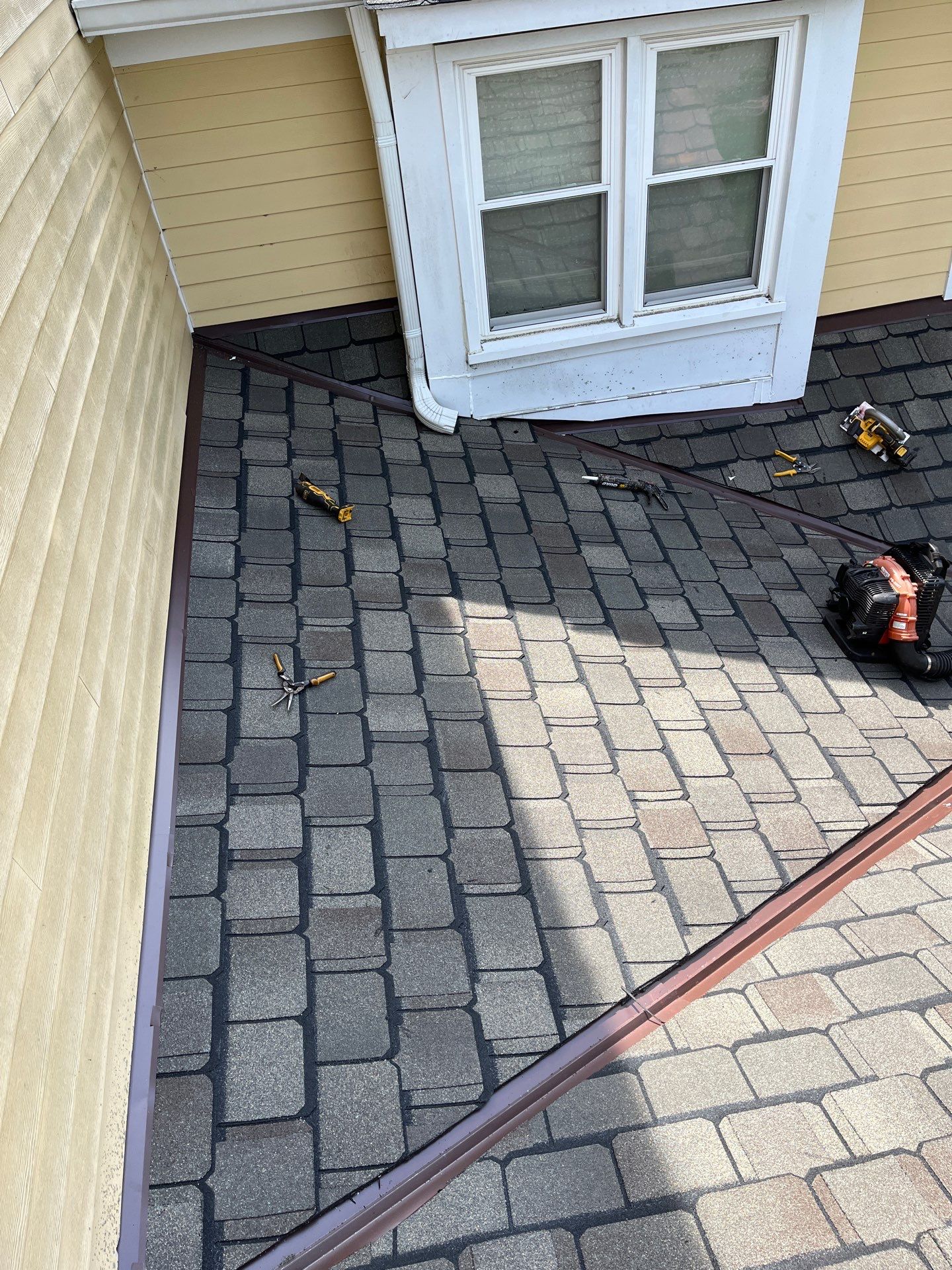 Arlington: CertainTeed Grand Manor Designer Shingles in Weathered Wood by RM Banning, Inc.