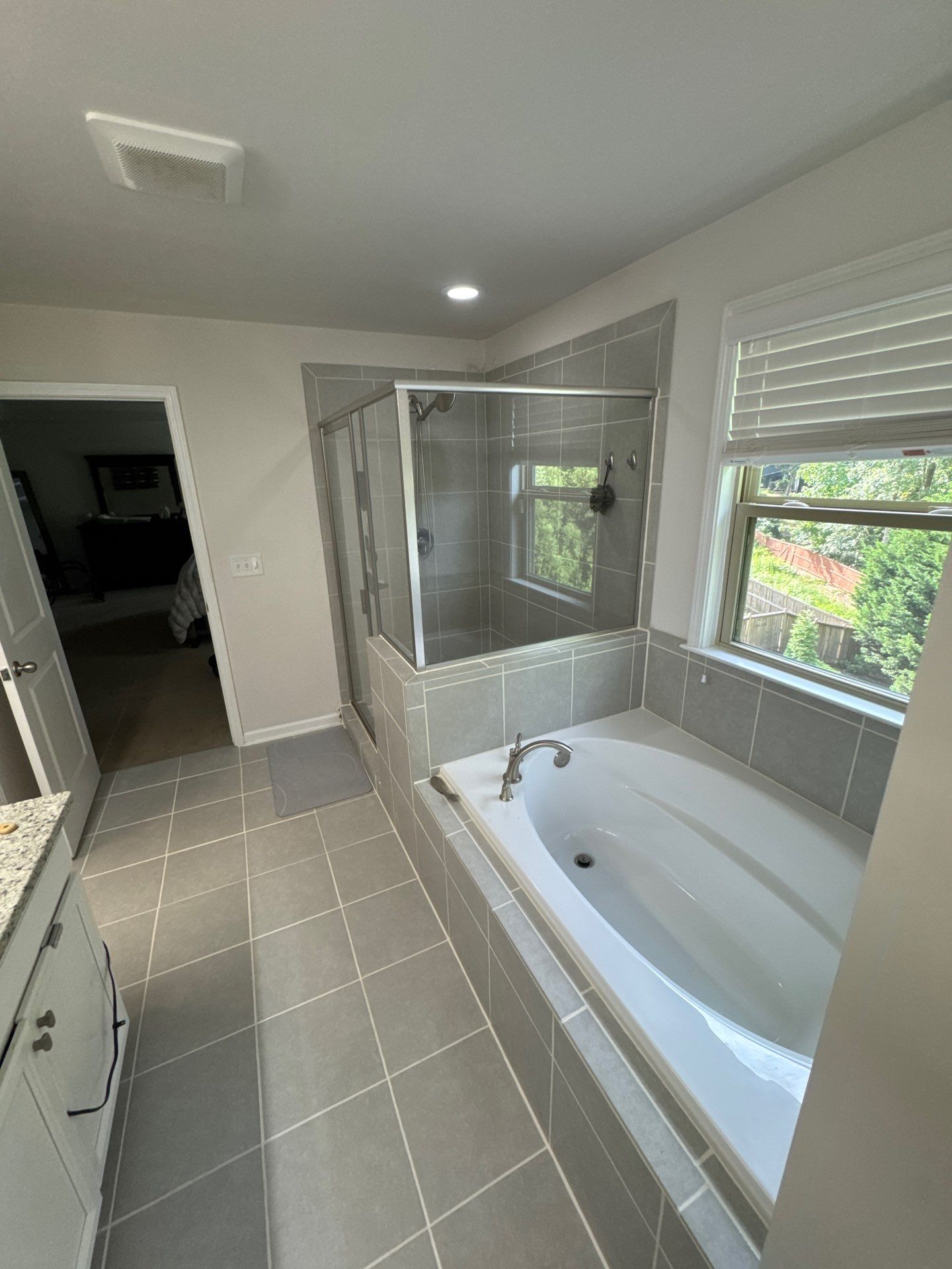 Master bathroom renovation by Prudencio