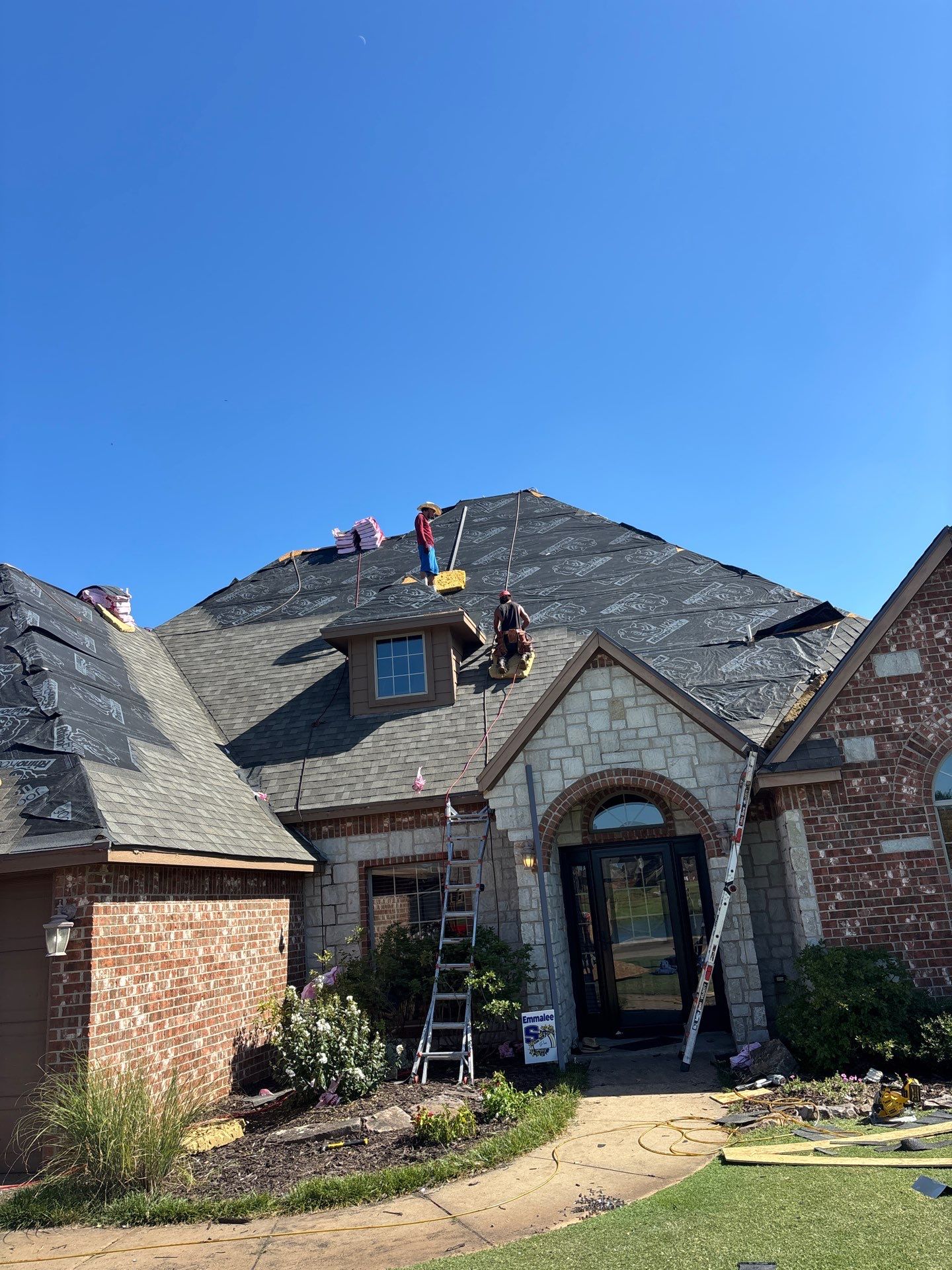 Owens Corning Oakridge - Driftwood by Frontline Roofing and Construction