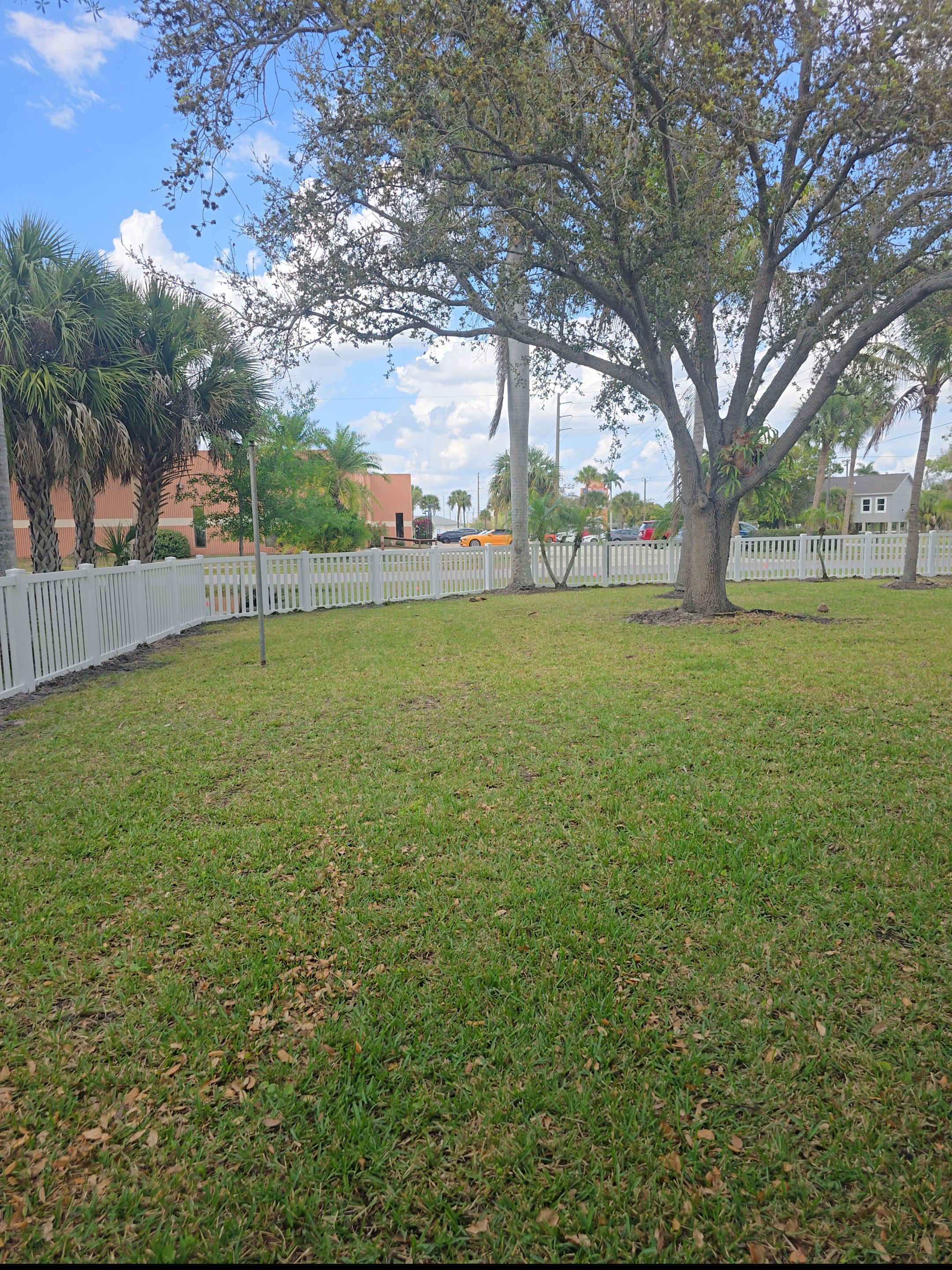 Vinyl Fence for Valerie's House by True Fence LLC