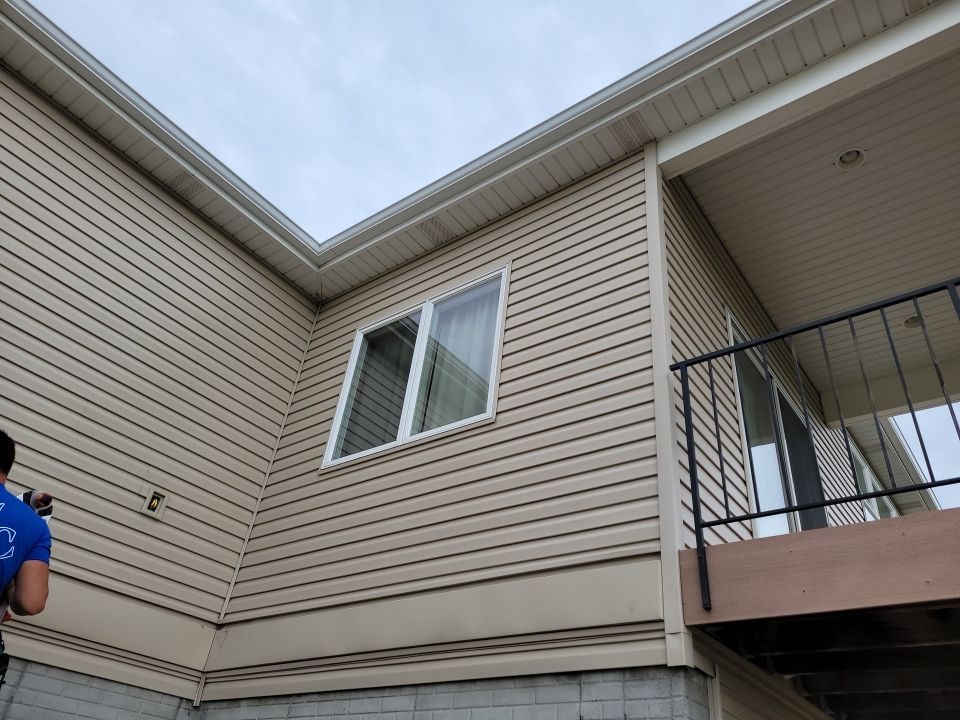 Residential Re-Roof using Landmark Shingles by White Castle Roofing