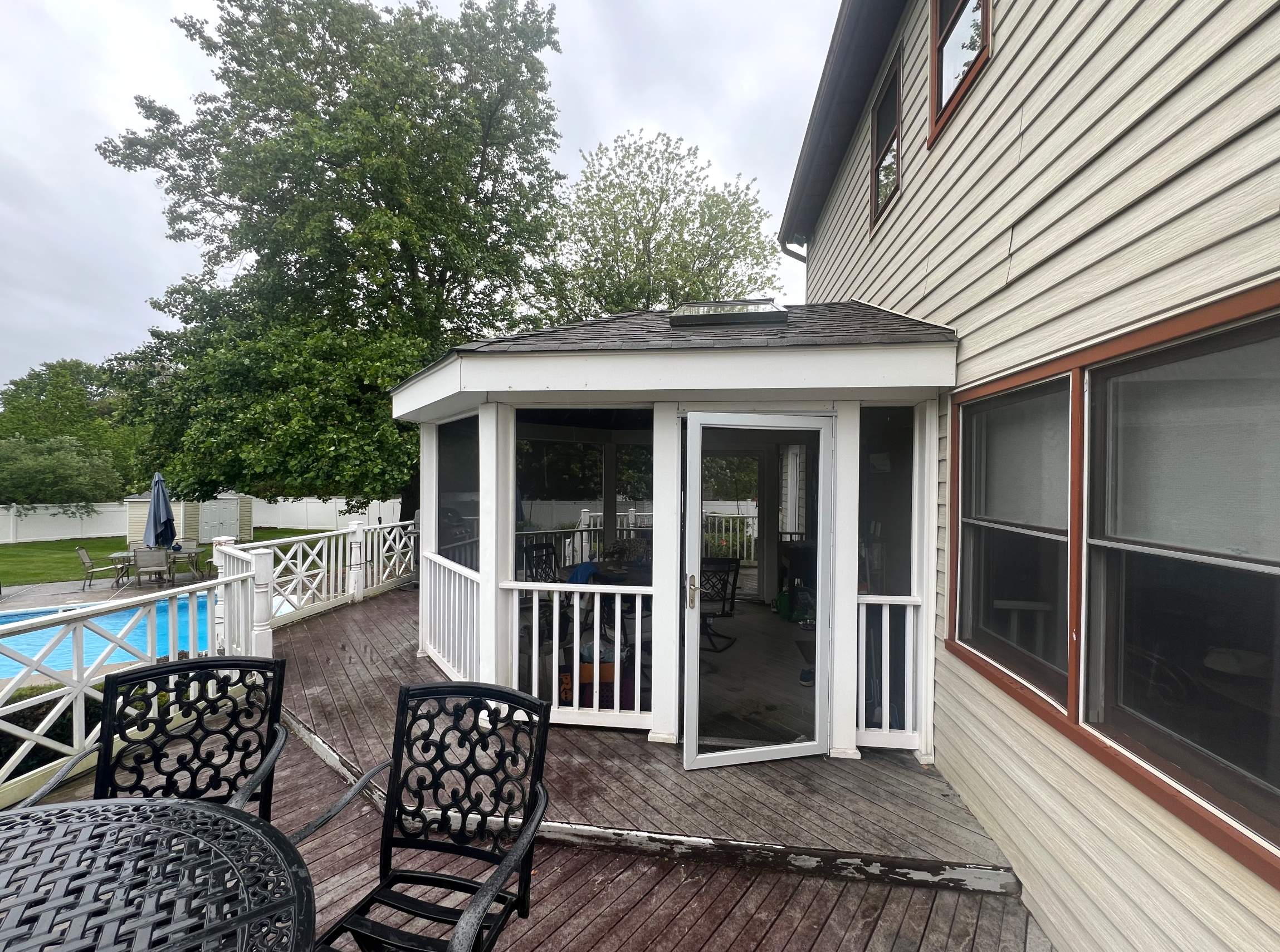 Deck Resurface and screen room remodel in Freehold Township by deck guardian