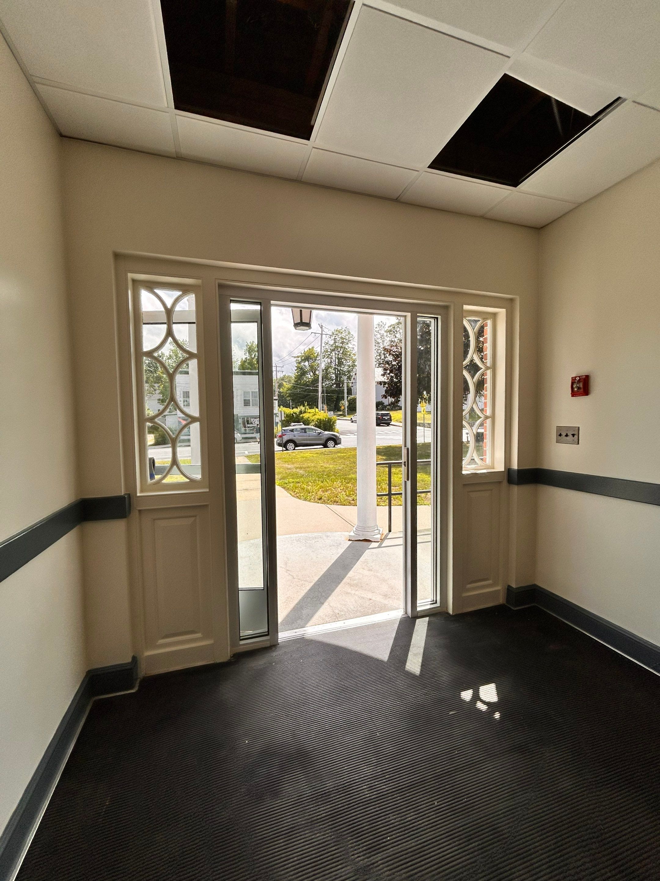 Commercial Door & Storefront using Kawneer 190 Narrow Stile Doors by Cheshire Glass Company