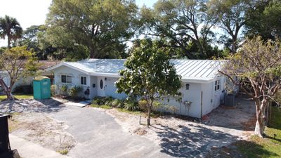 Residential Roofing Installation using 1.5'' Mechanical Seam