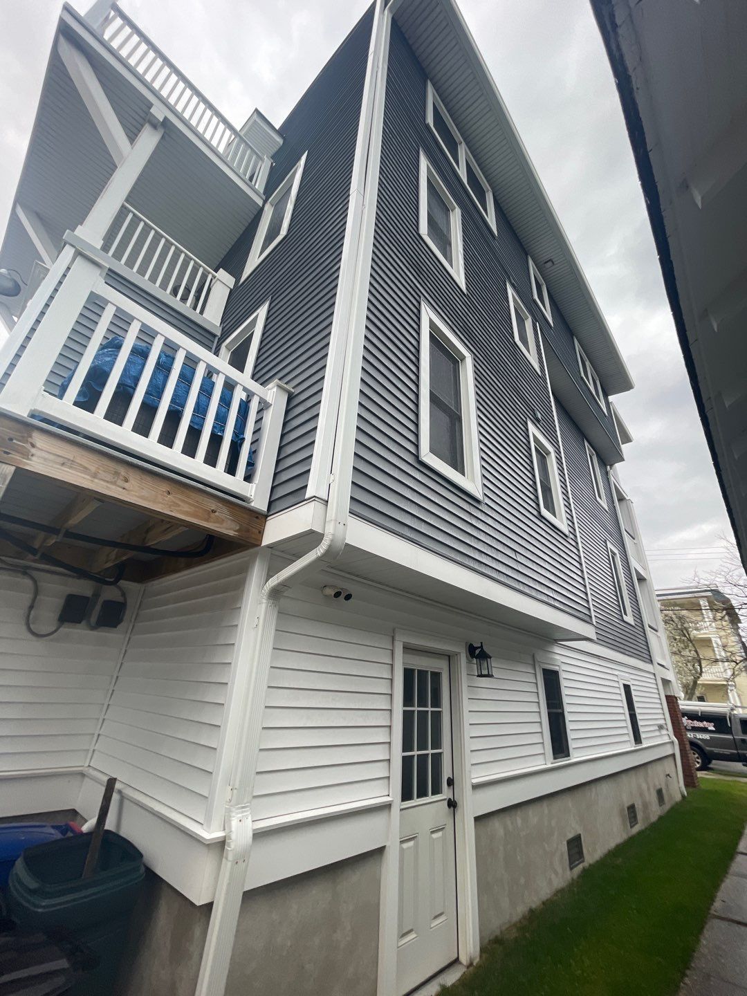 Building Wash, Decks, Railings & concrete by SJ Exterior