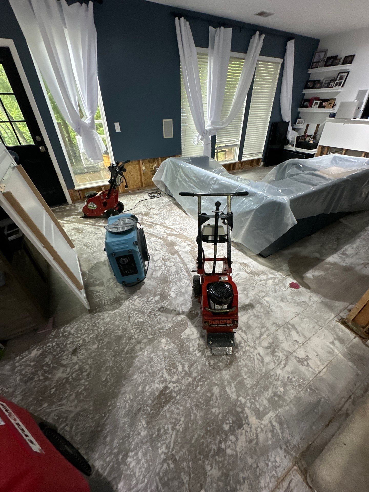 Full-Service Water Damage Mitigation and Structural Drying in Lone Jack by Fine Restoration