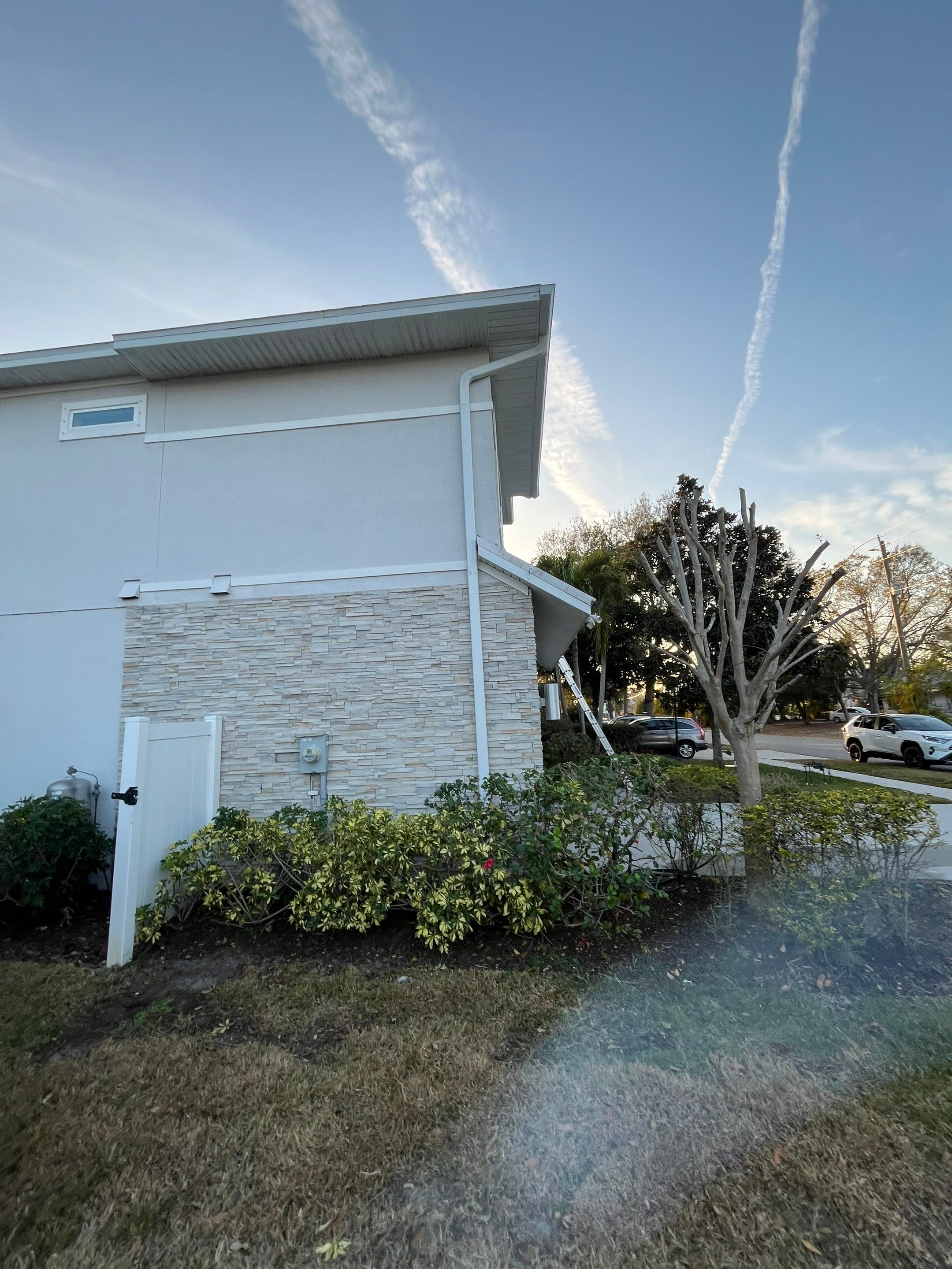 White K Style Seamless Gutters using 6 Inch Seamless Gutters in Sarasota FL by Gutter Professors