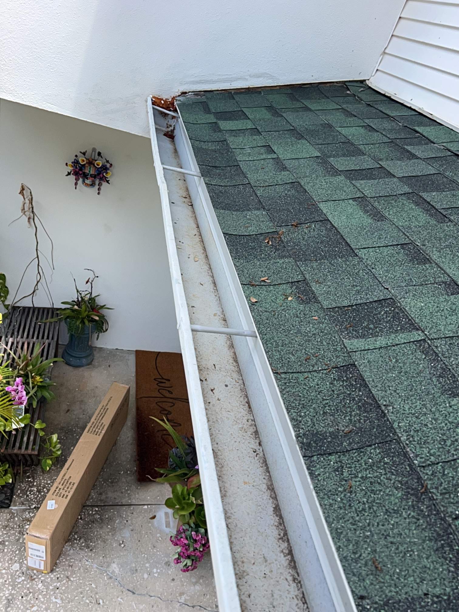 HOA gutter cleaning after photo.