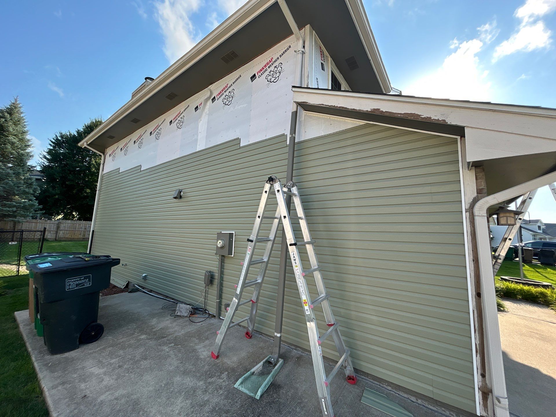 Vinyl siding in Pleasant Hill, IA by Blu Ember Properties