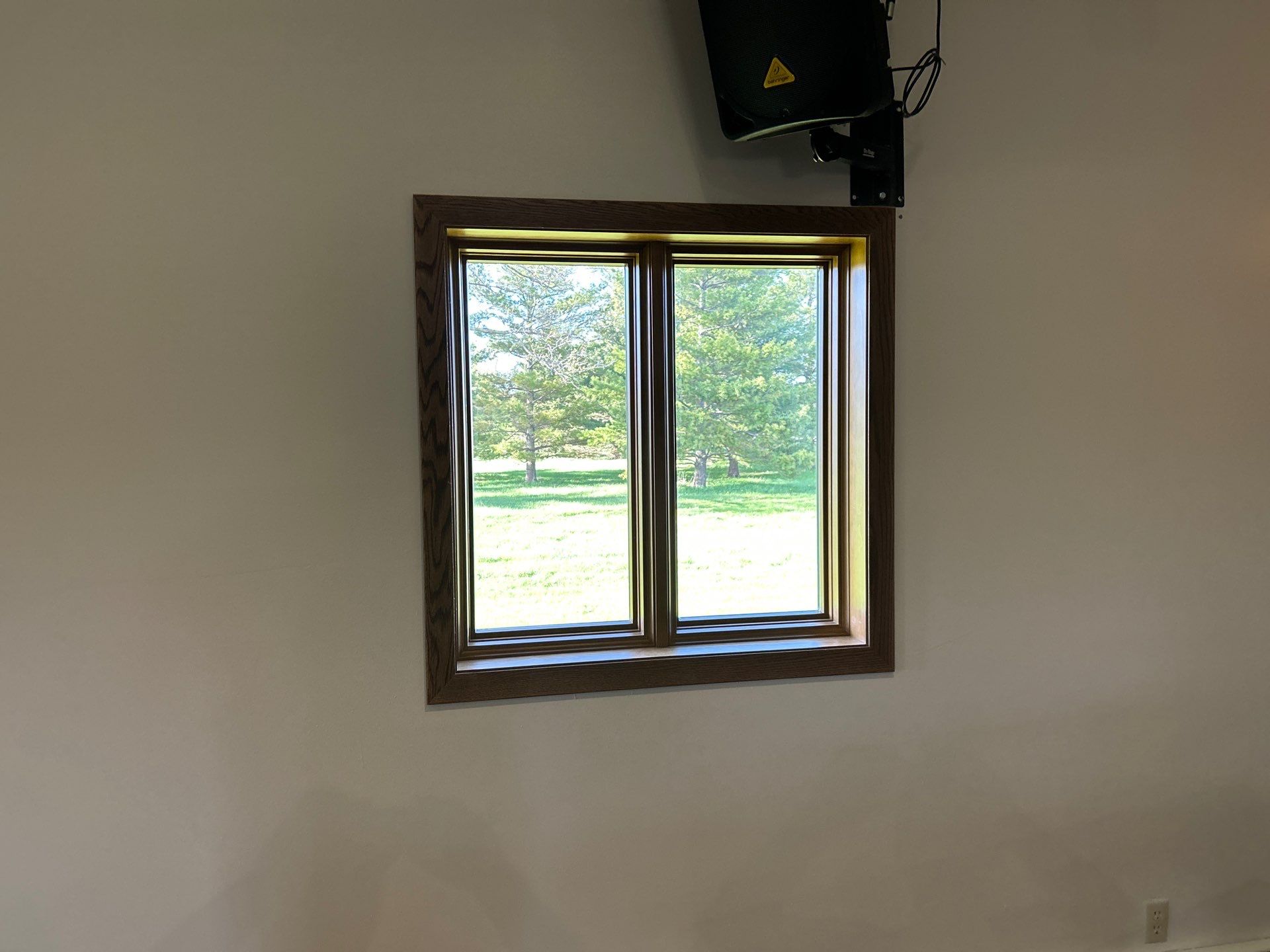 Window replacement using Pella Lifestyle wood/Aluminum window by United Windows and Siding LLC