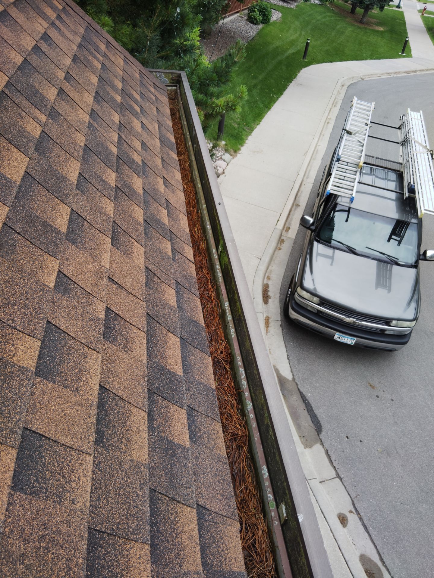 HOA gutter cleaning before