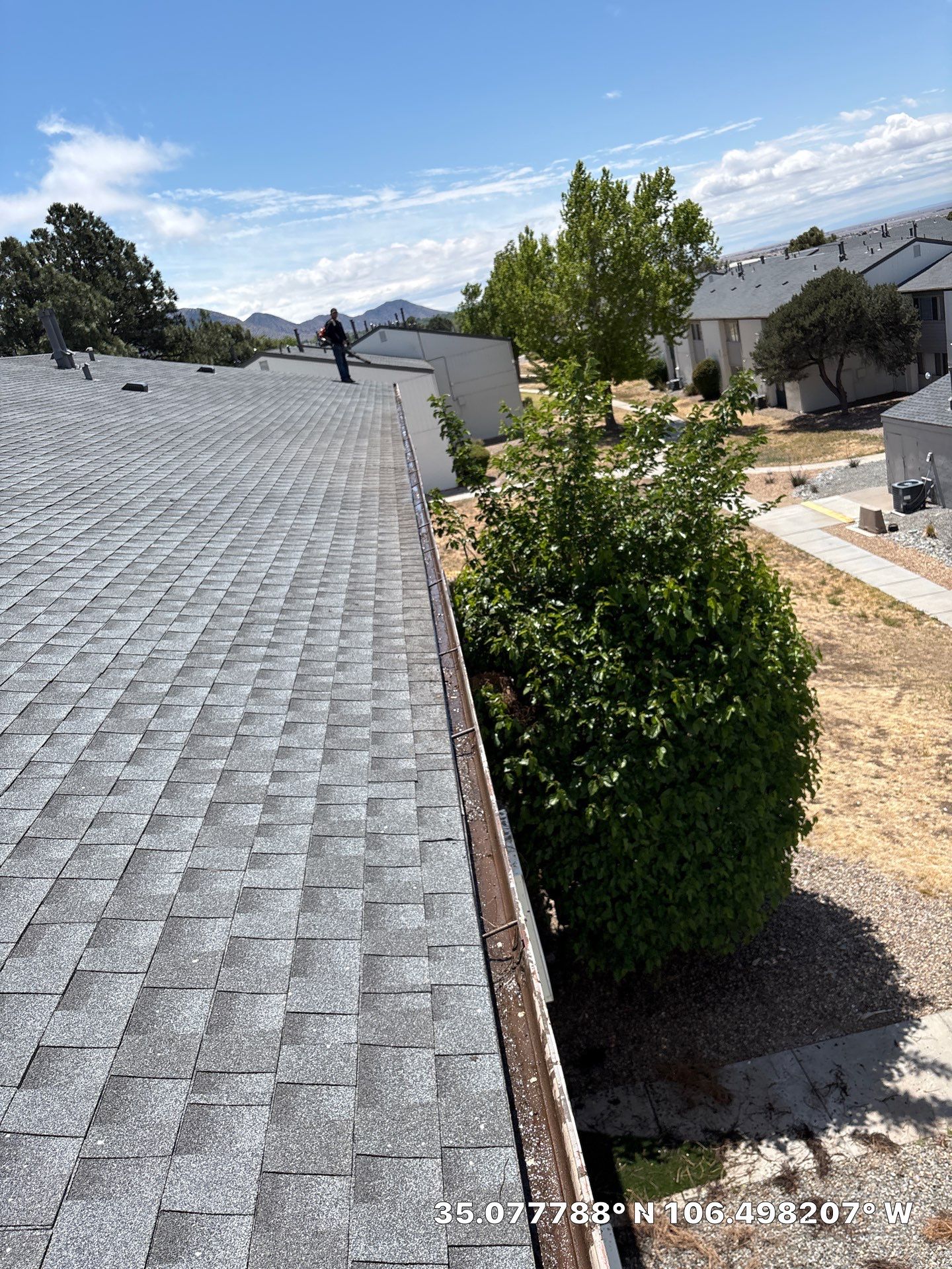 Commercial gutter cleaning Albuquerque after photo with clean gutters