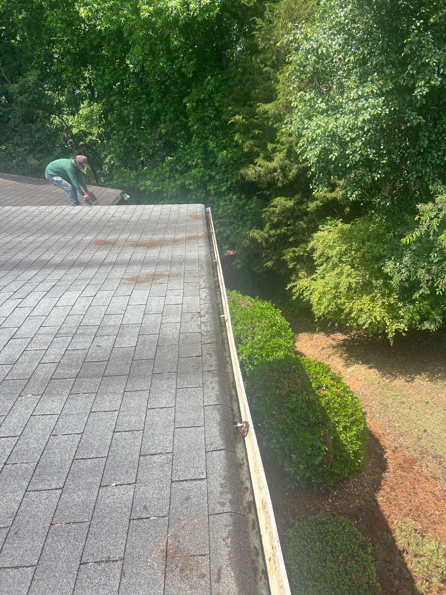 Commercial gutter cleaning Simpsonville & Easley, SC after photo with clean gutters