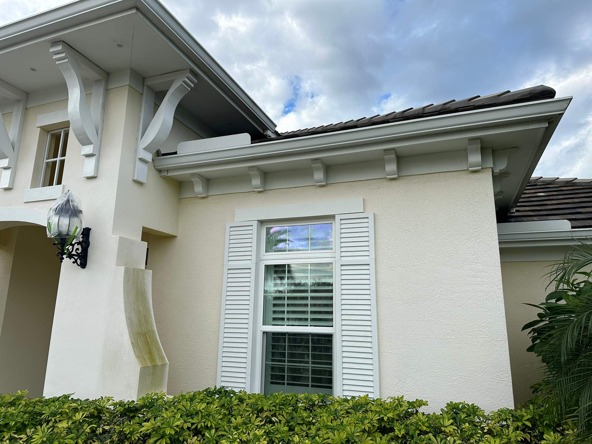 House Wash & Pool Screen Enclosure Cleaning in Winding River Community, Bradenton, FL | Sunshine AquaWash by Sunshine AquaWash