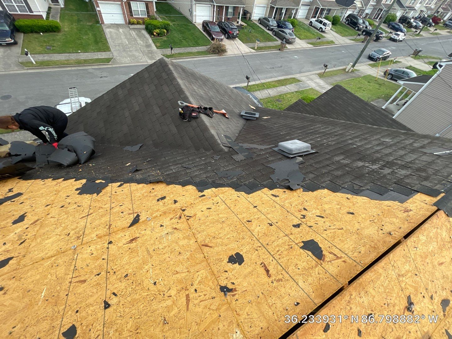 Residential Roofing Installation using Owens Corning TruDef Oakridge Roofing System by Undersun Roofing 