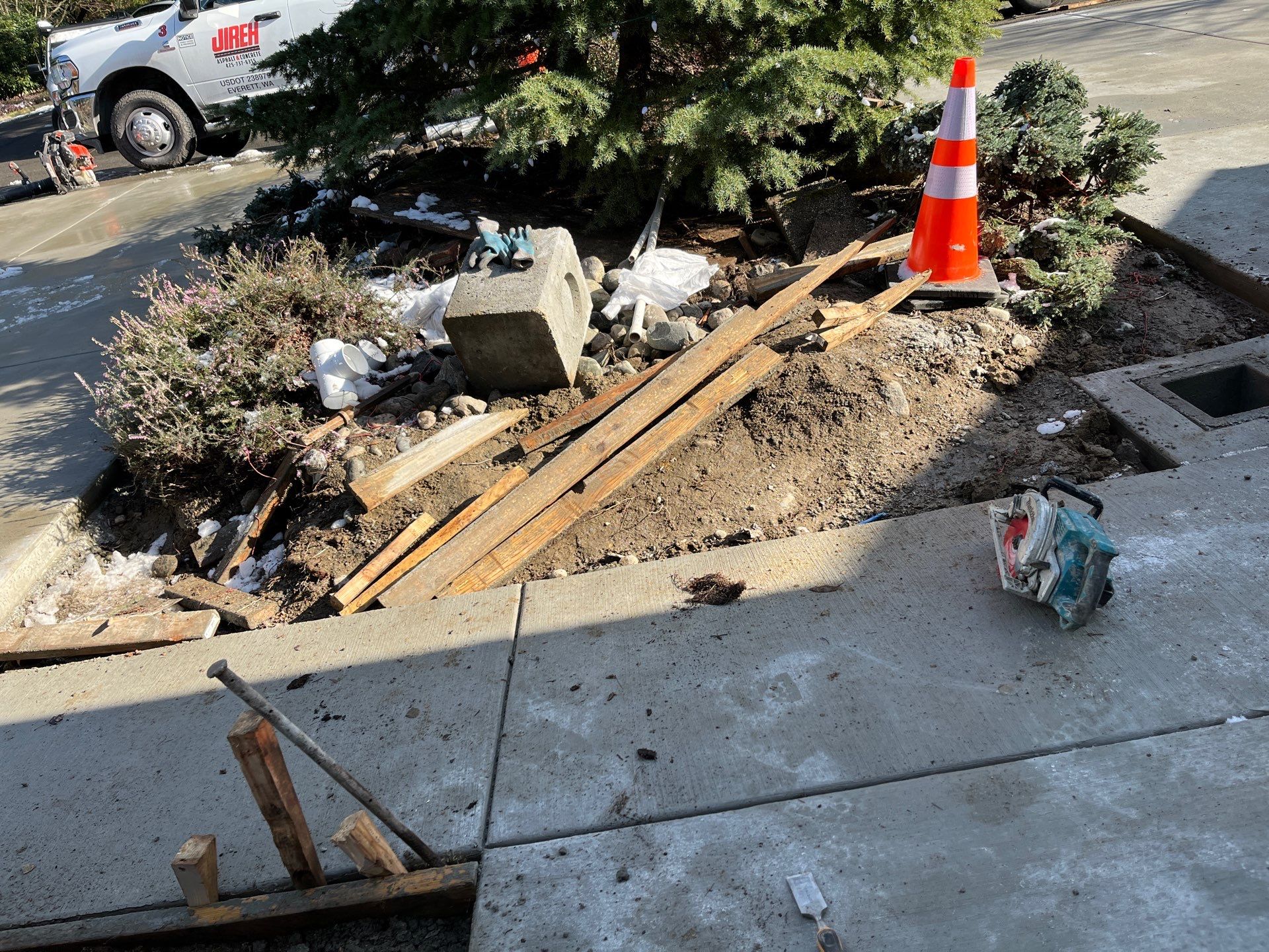 Concrete Driveway Repair | Kirkland  by Jireh Asphalt & Concrete Inc 