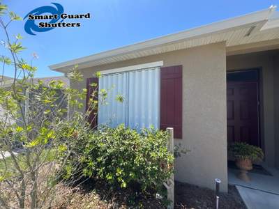 Hurricane protection in Beige/White