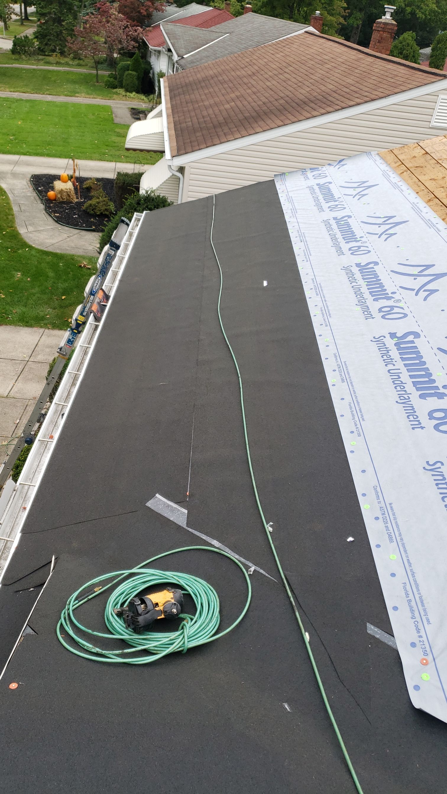 ATLAS PINNACLE COLOR: PRISTINE BLACK SHADOW DRIP EDGE: WHITE by Eagle Eye Roofing
