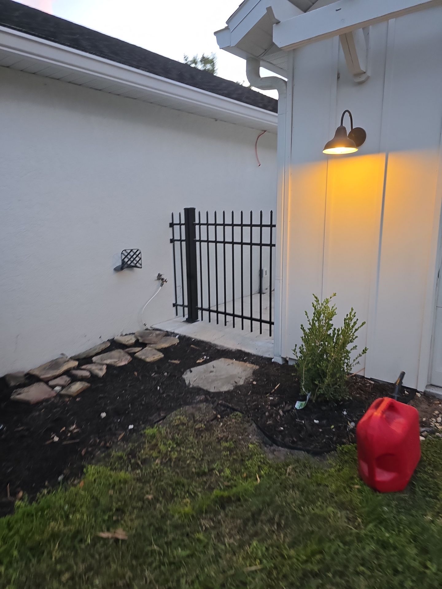 Spear top aluminum fence in Port Charlotte by True Fence LLC