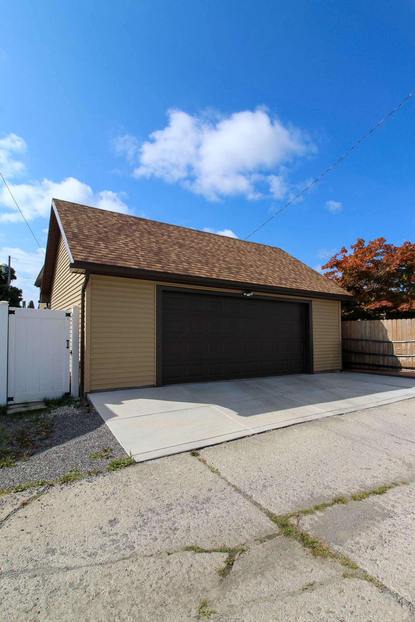 Garage by Ivy Lea Construction