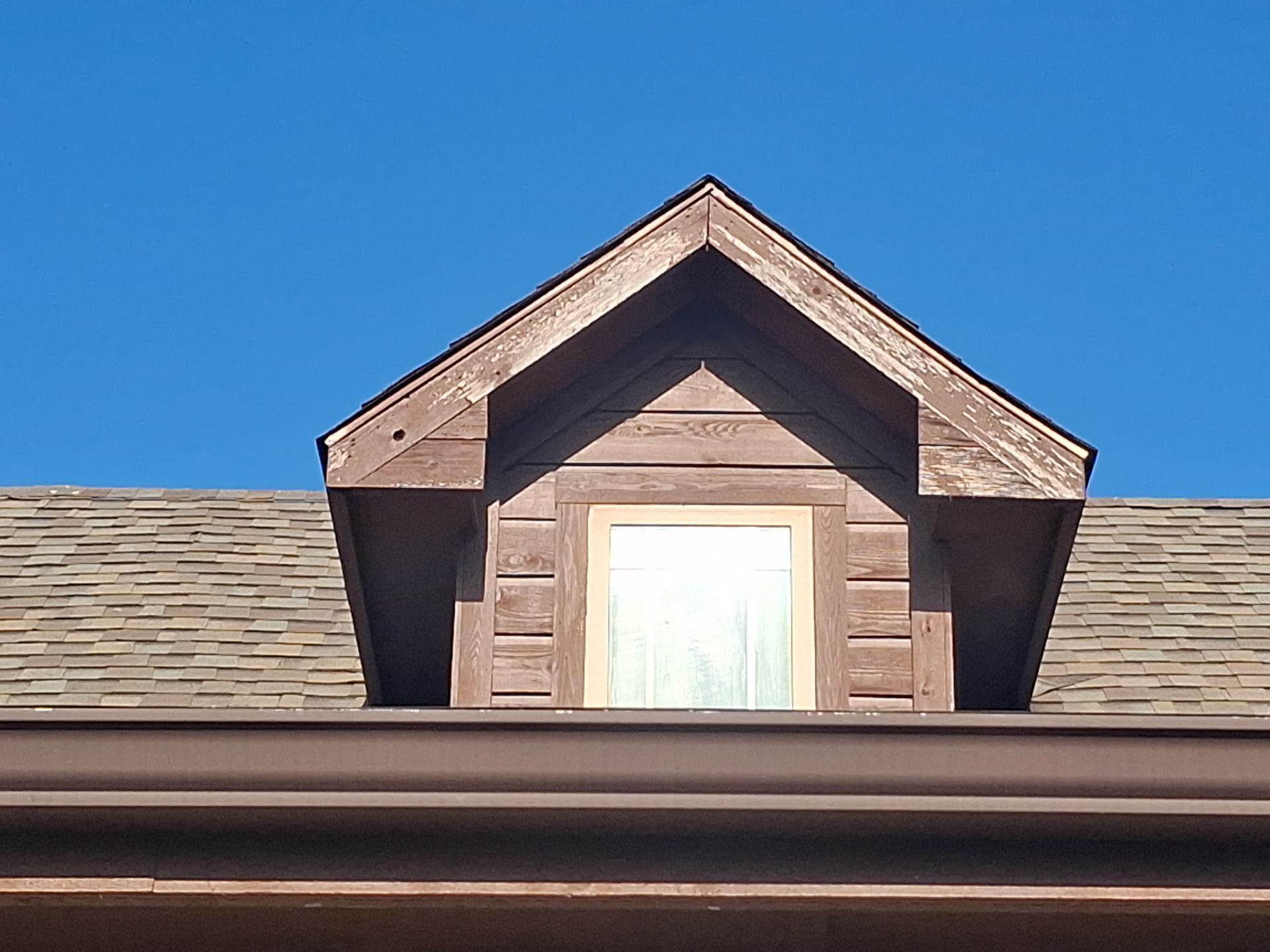 From Dated Brown to Modern Contrast: A Mineola Exterior Transformation by Quality Coats Painting