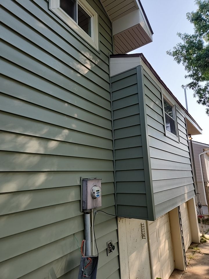 Siding Installation using Crane board D7 by EEC  Windows, Siding & Roofing 