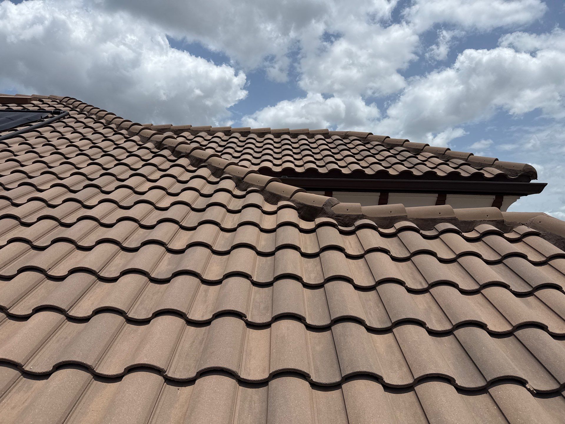 Neighboring Tile Roof Cleaning with Gutter Runoff Control – Palmetto, FL by Sunshine AquaWash