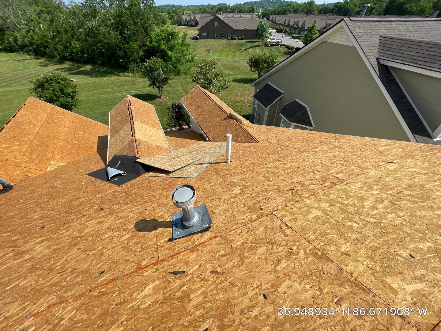 Residential Roofing Installation using Owens Corning Oakridge Roofing System by Undersun Roofing 