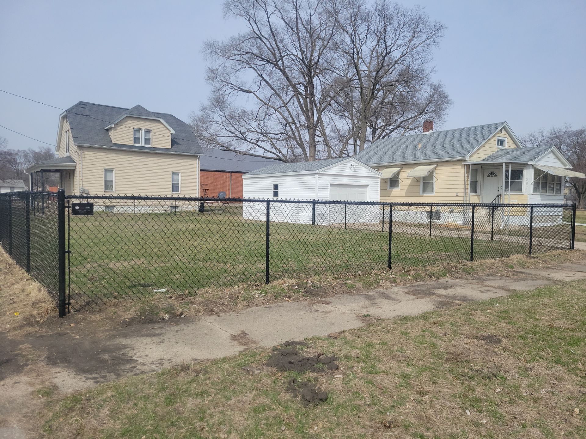 Black Chain Link Fence and Gate Installation in Waterloo by Perfect Picket Fence and Stain