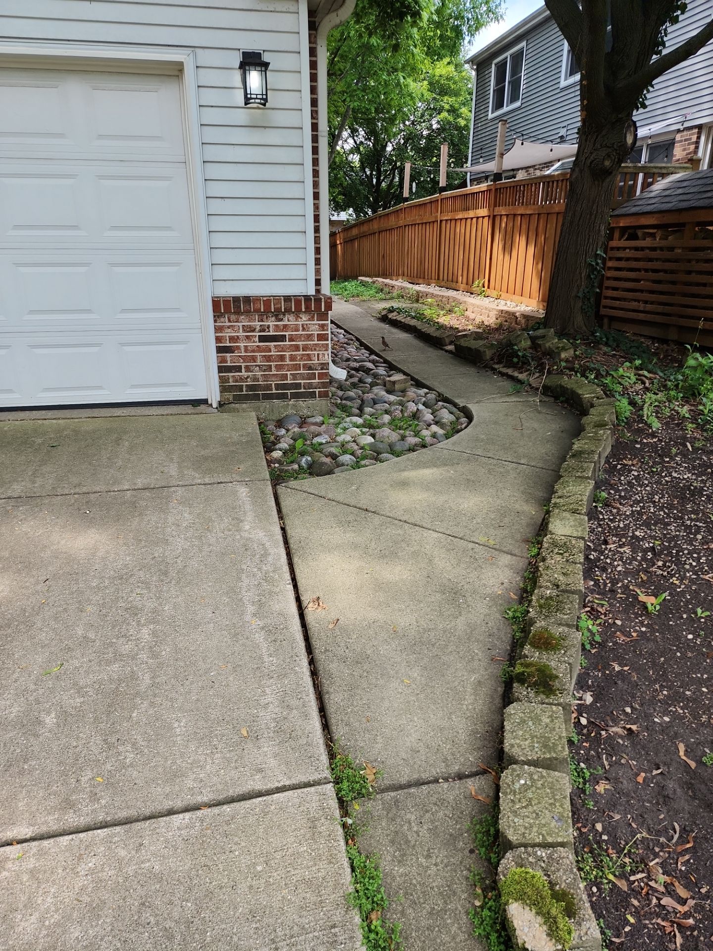 Palatine house wash and concrete power washing by Northern Power Washing LLC.