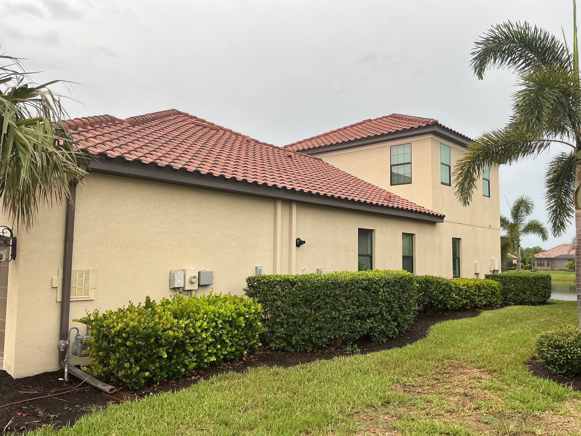Musket Brown Seamless Gutters using Musket Brown Seamless Gutters in Brudenton by Gutter Professors