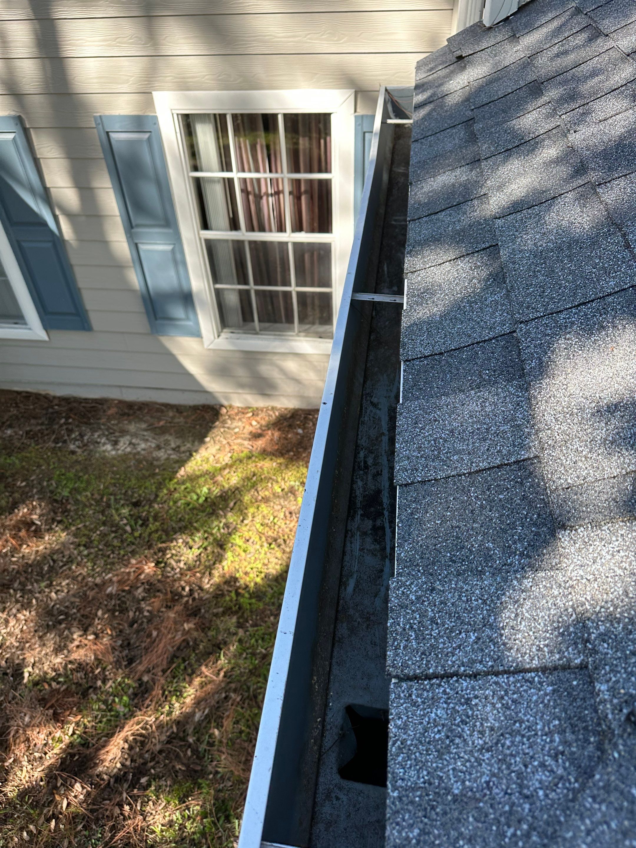 Commercial gutter cleaning Deltona & DeLand, FL after photo with clean gutters