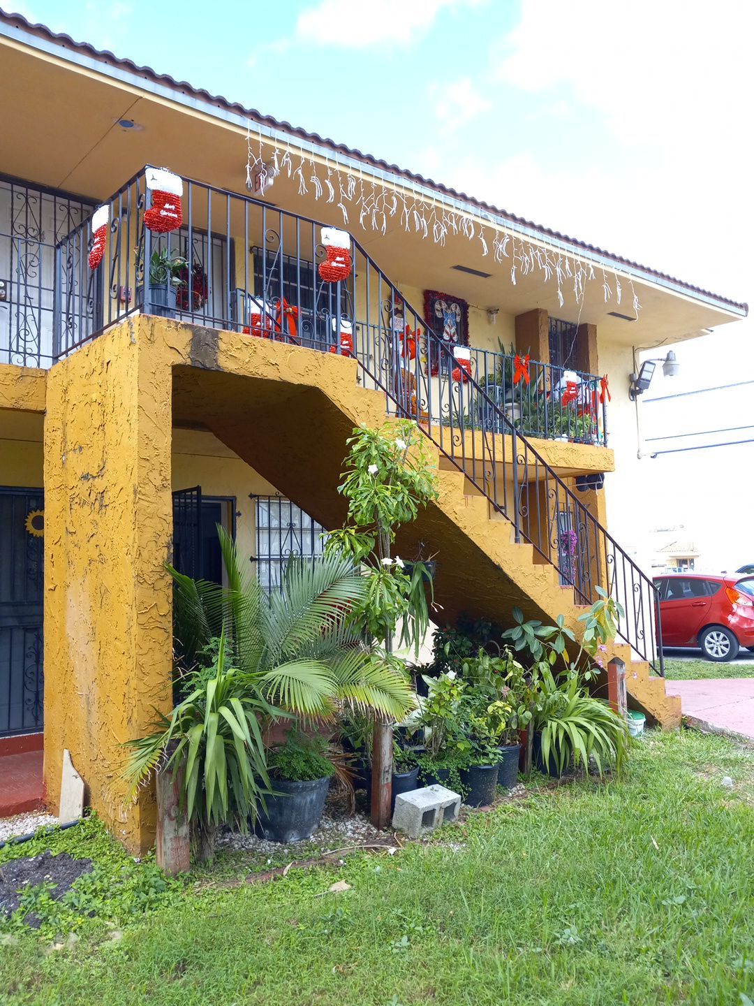 Villa Biscaya Jardines Condo by Souffront Construction & Engineering