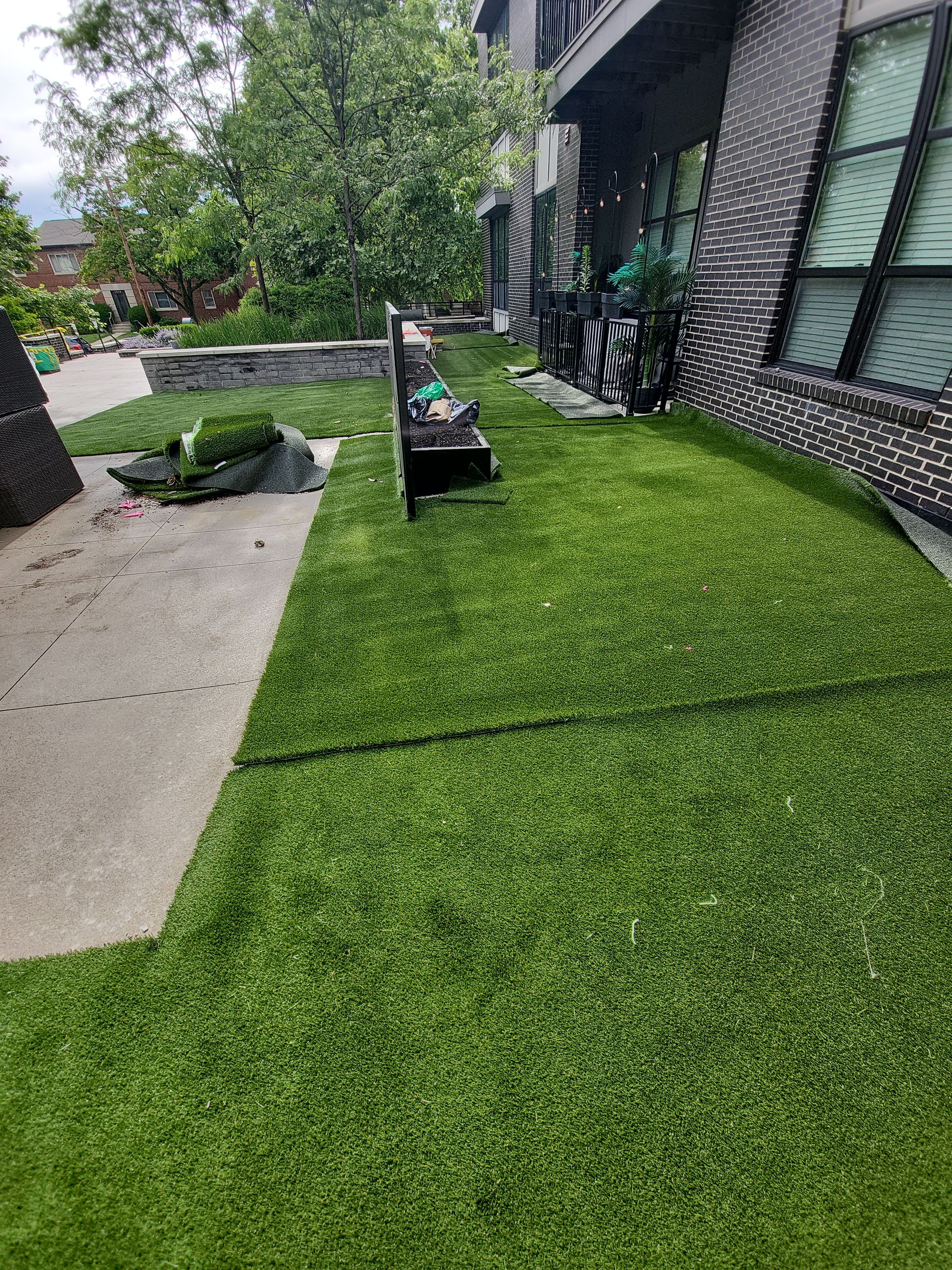 Above Garage Courtyard Synthetic Lawn @ The Broadview by Southwest Greens Midwest