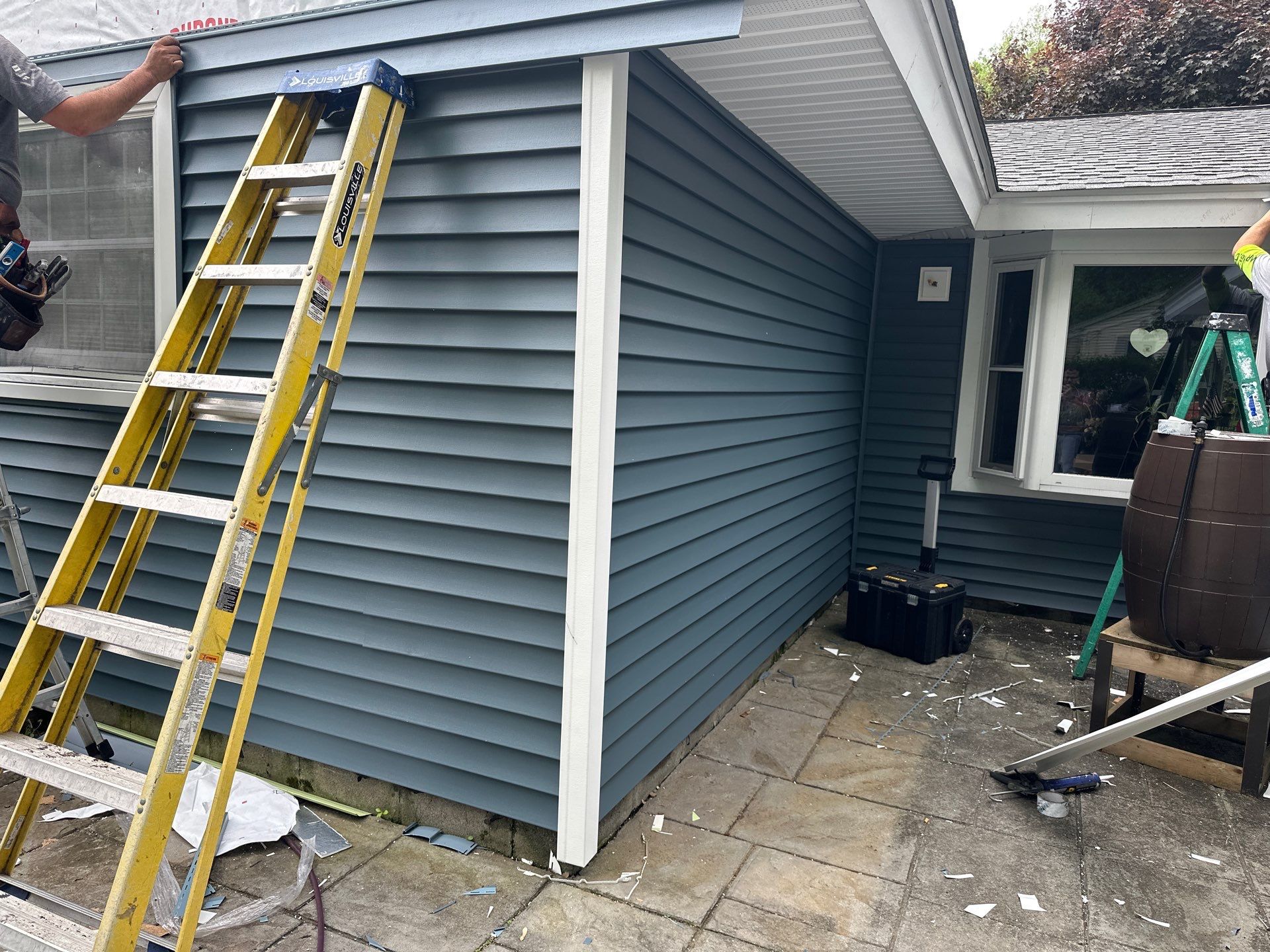 Vinyl Siding Transformation – Pacific Blue by Mighty Dog Roofing of Greater Middlesex County