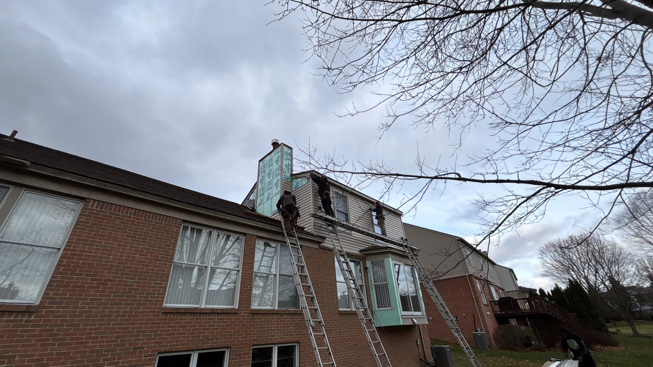 Siding Replacement using Alside Charter Oak D4.5" by 180 Contractors