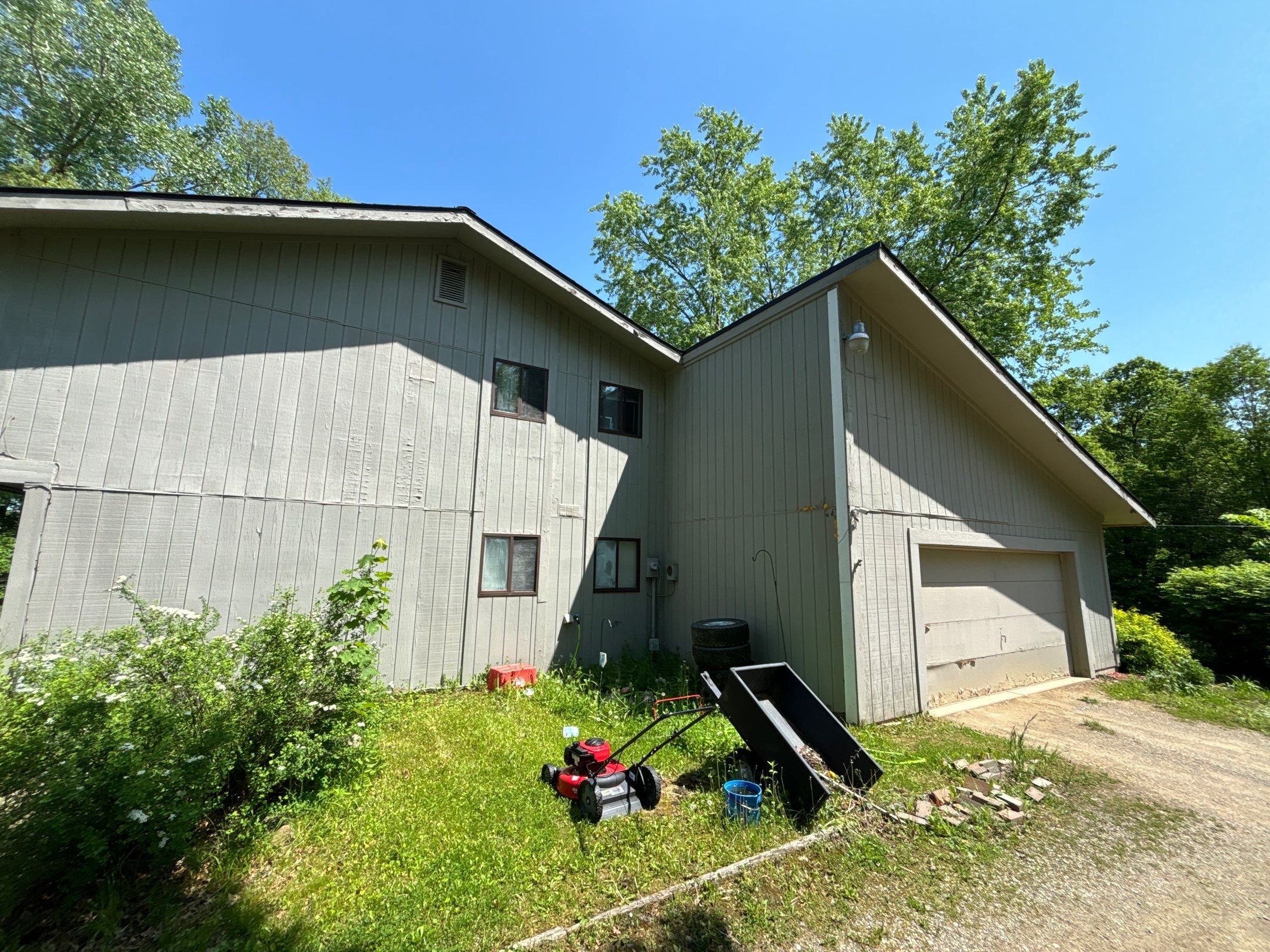 Siding Replacement using Alside D4 1/2" Dutchlap by 180 Contractors