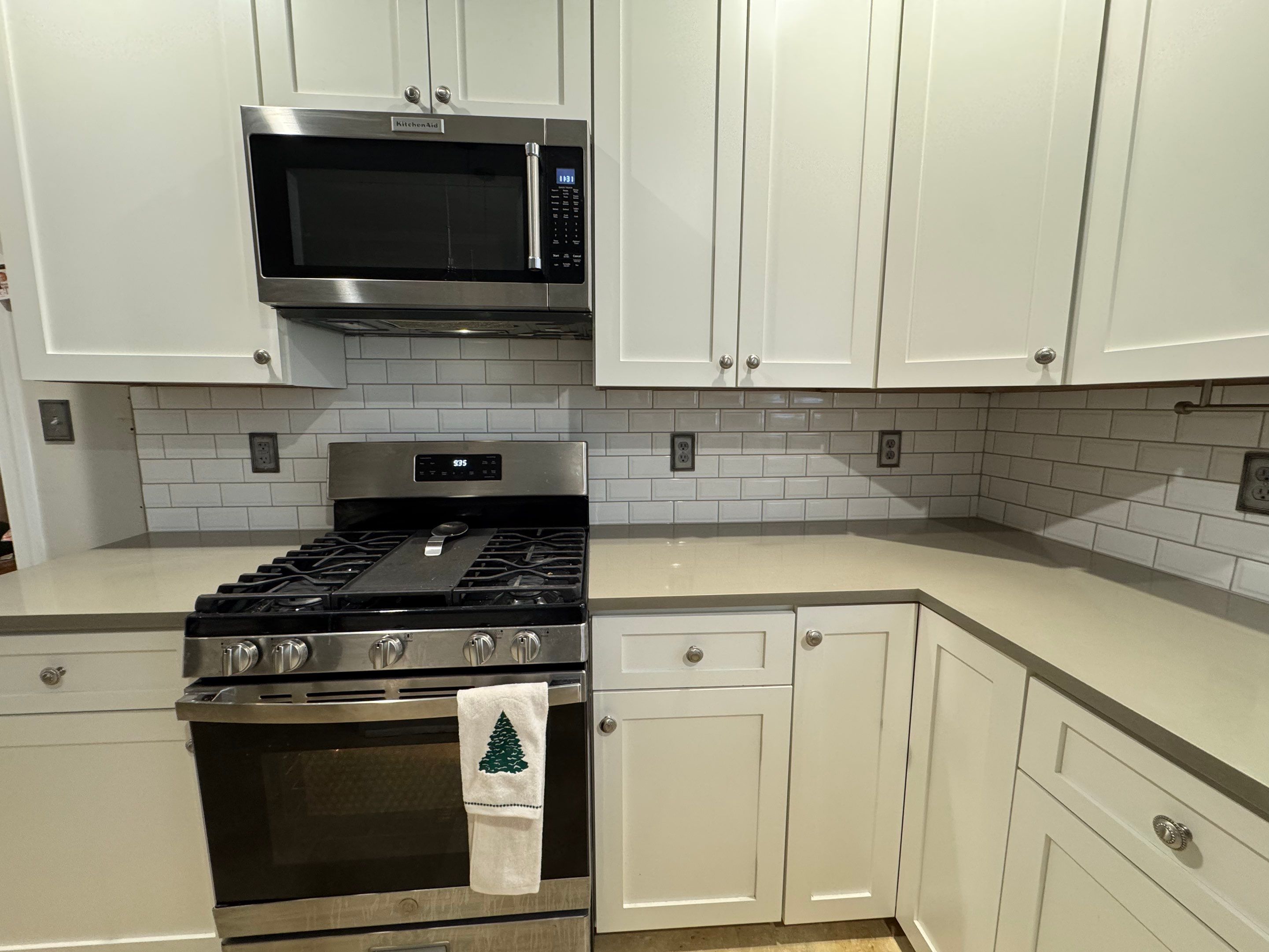 Rednar Backsplash by Integrity Tile and Home LLC