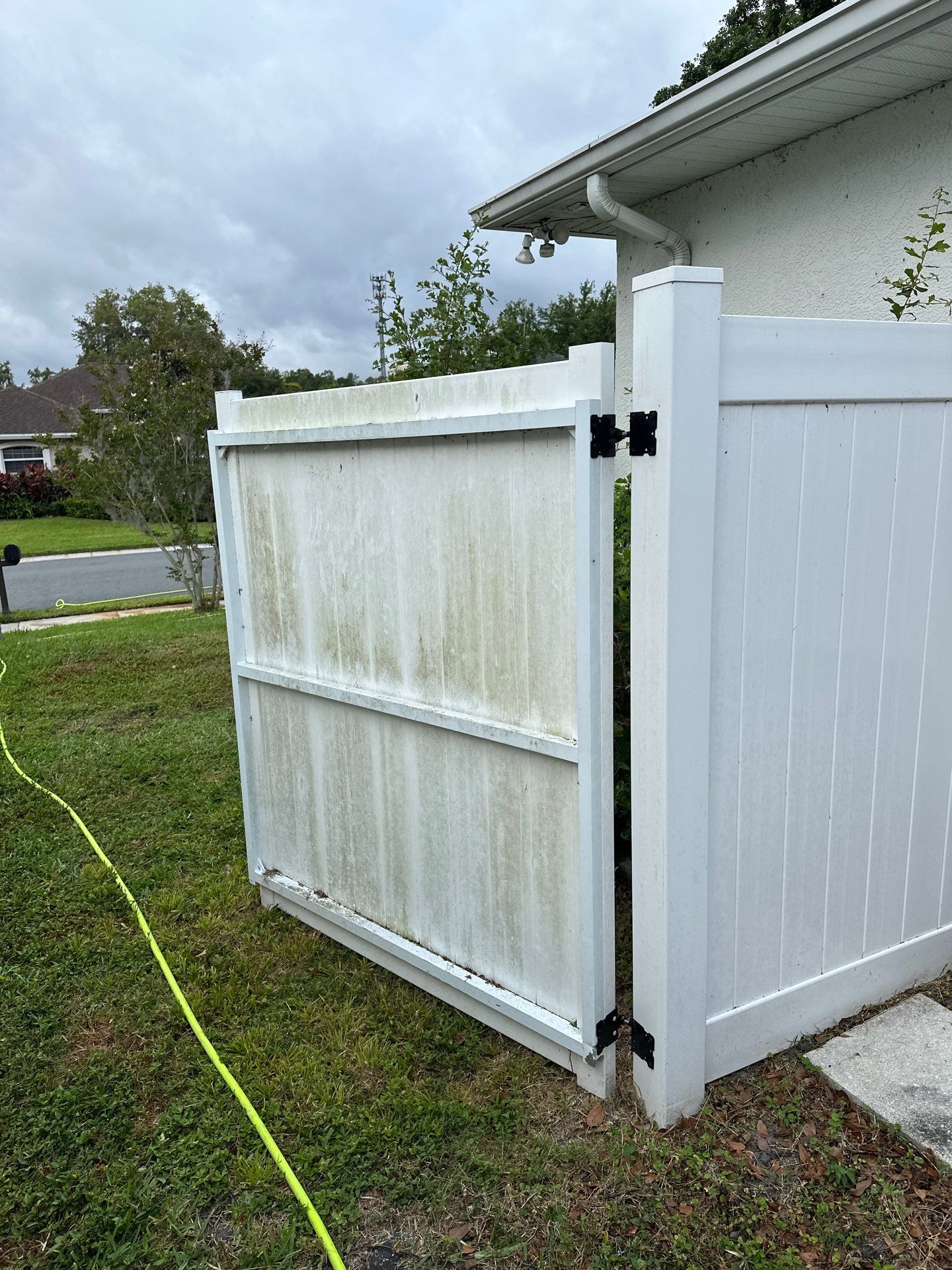 1-Story House Wash, Driveway, Patio/Lanai & Screen Enclosure Cleaning in Oakley Community, Ellenton, FL | Sunshine AquaWash by Sunshine AquaWash