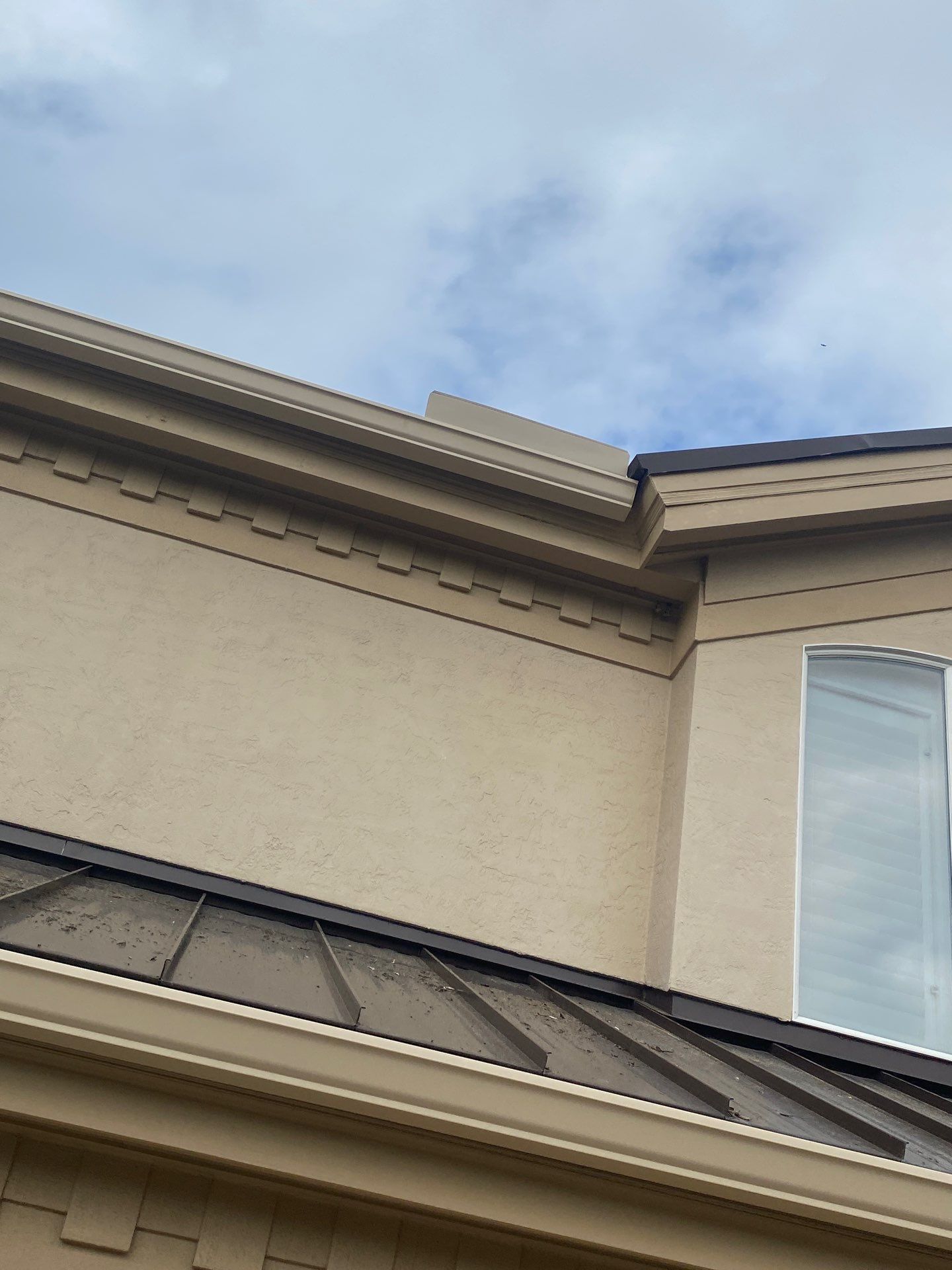 Seamless Gutters in Sarasota FL by Gutter Professors