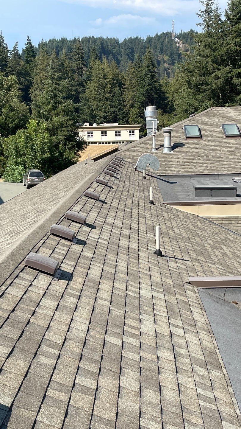 Residential ReRoofing Installation using OC Oakridge shingles by Top Notch Roofing Inc